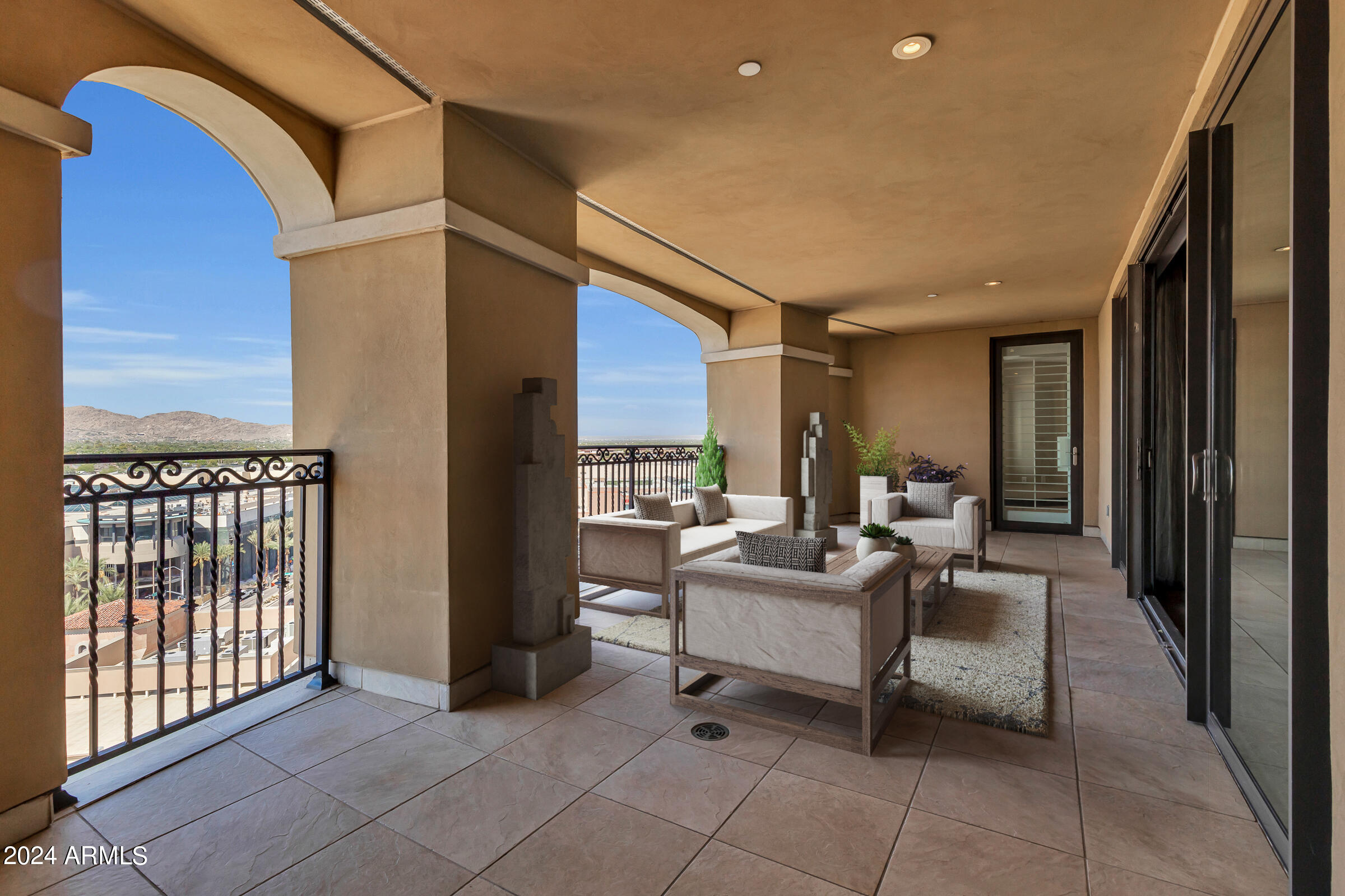 SCOTTSDALE WATERFRONT RESIDENCES CONDOMINIUM - Residential