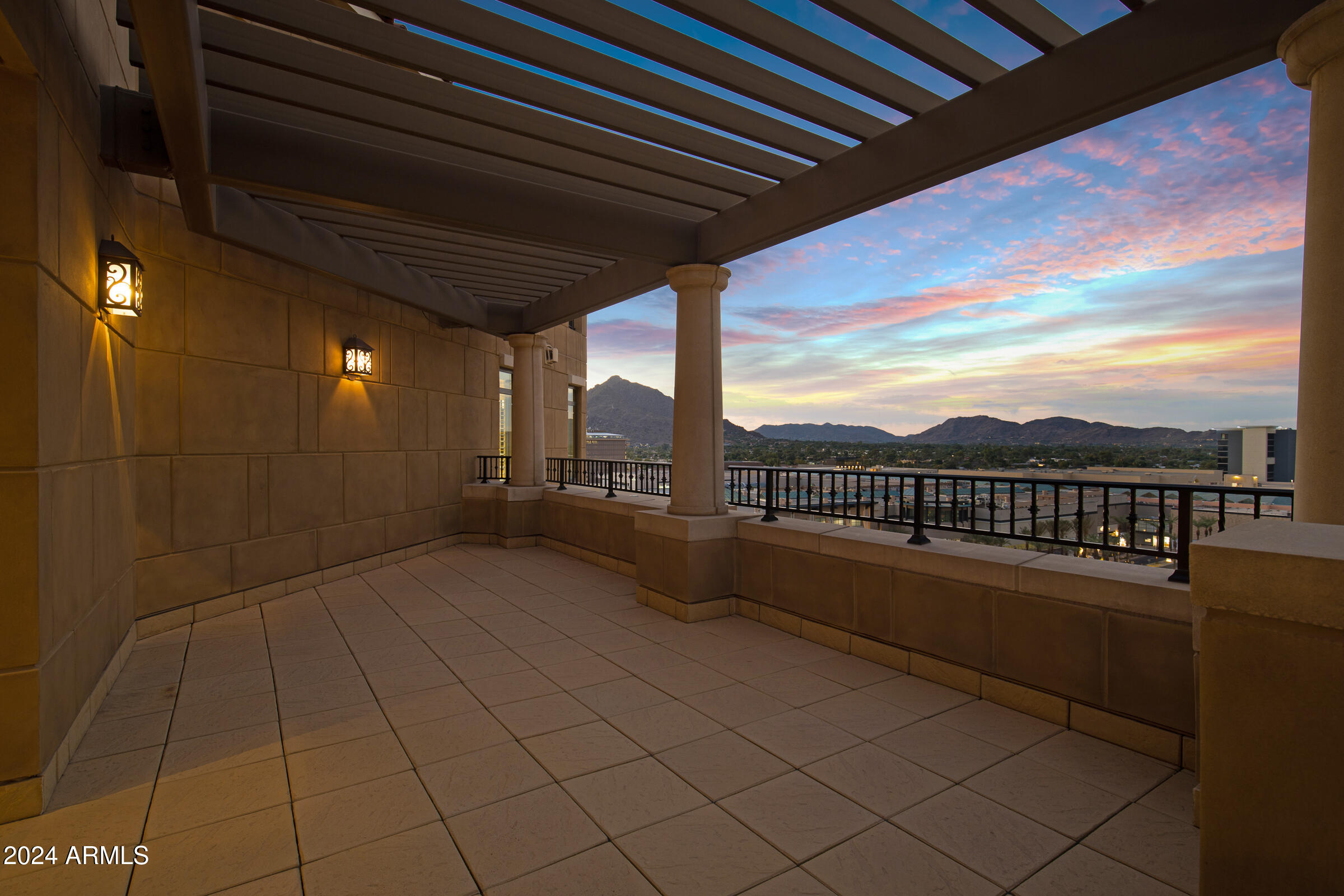 SCOTTSDALE WATERFRONT RESIDENCES CONDOMINIUM - Residential