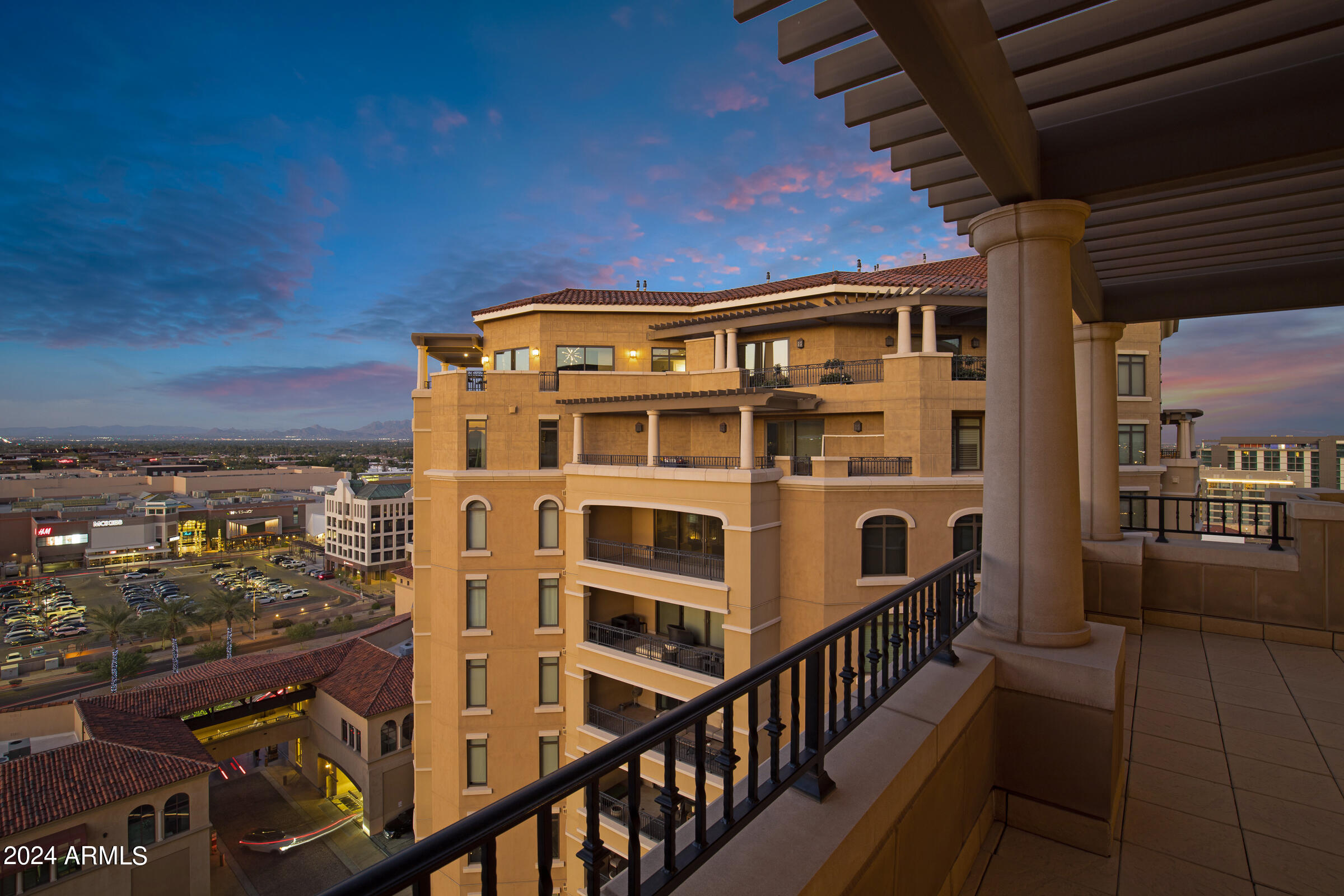SCOTTSDALE WATERFRONT RESIDENCES CONDOMINIUM - Residential