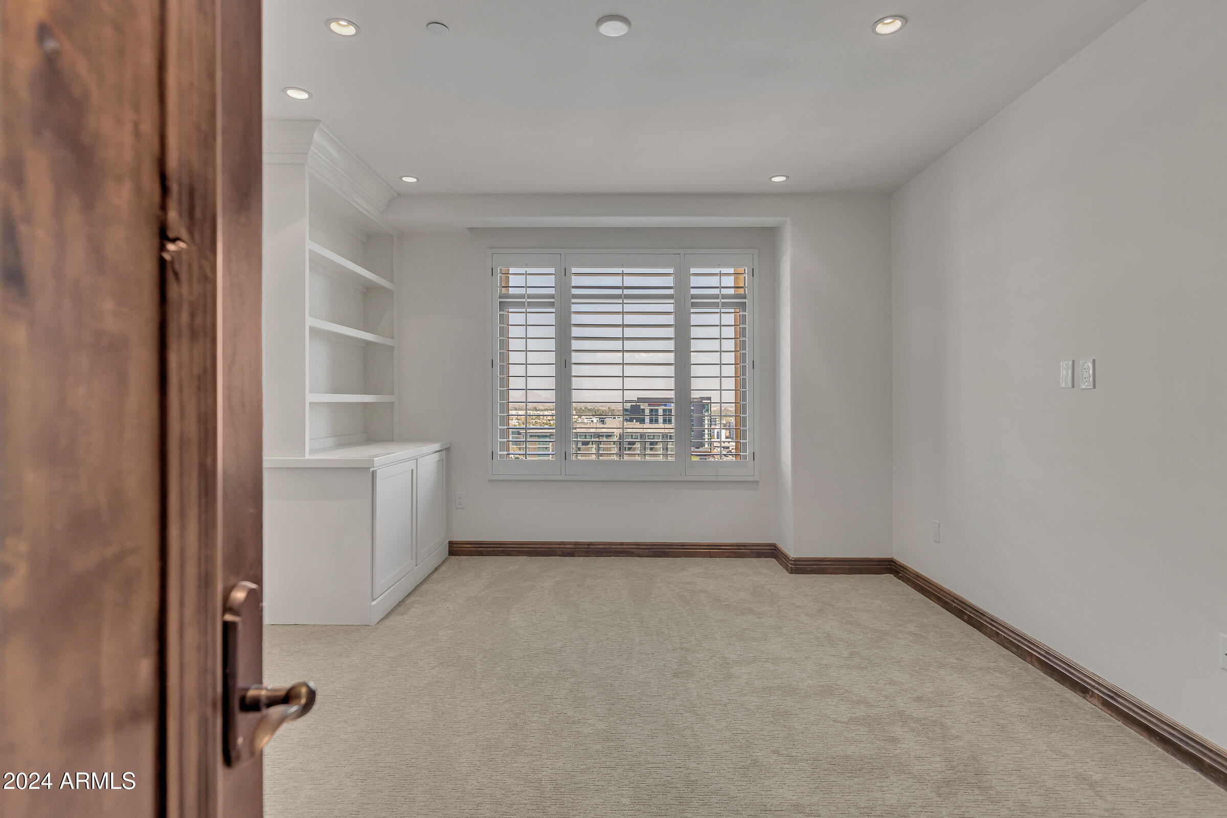 SCOTTSDALE WATERFRONT RESIDENCES CONDOMINIUM - Residential