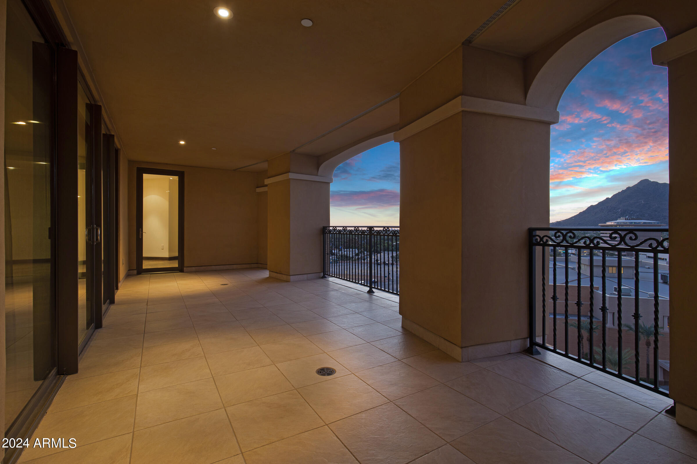 SCOTTSDALE WATERFRONT RESIDENCES CONDOMINIUM - Residential