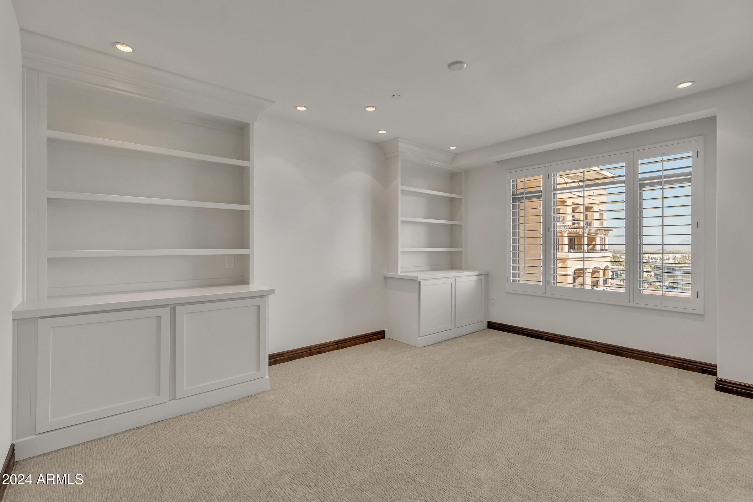 SCOTTSDALE WATERFRONT RESIDENCES CONDOMINIUM - Residential