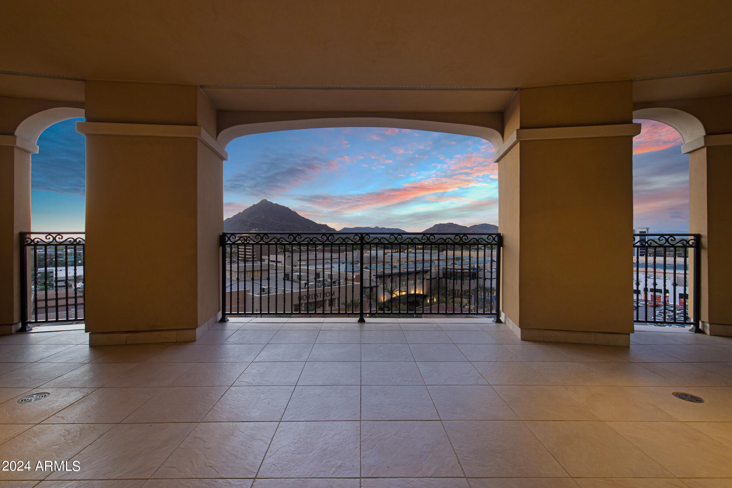 SCOTTSDALE WATERFRONT RESIDENCES CONDOMINIUM - Residential