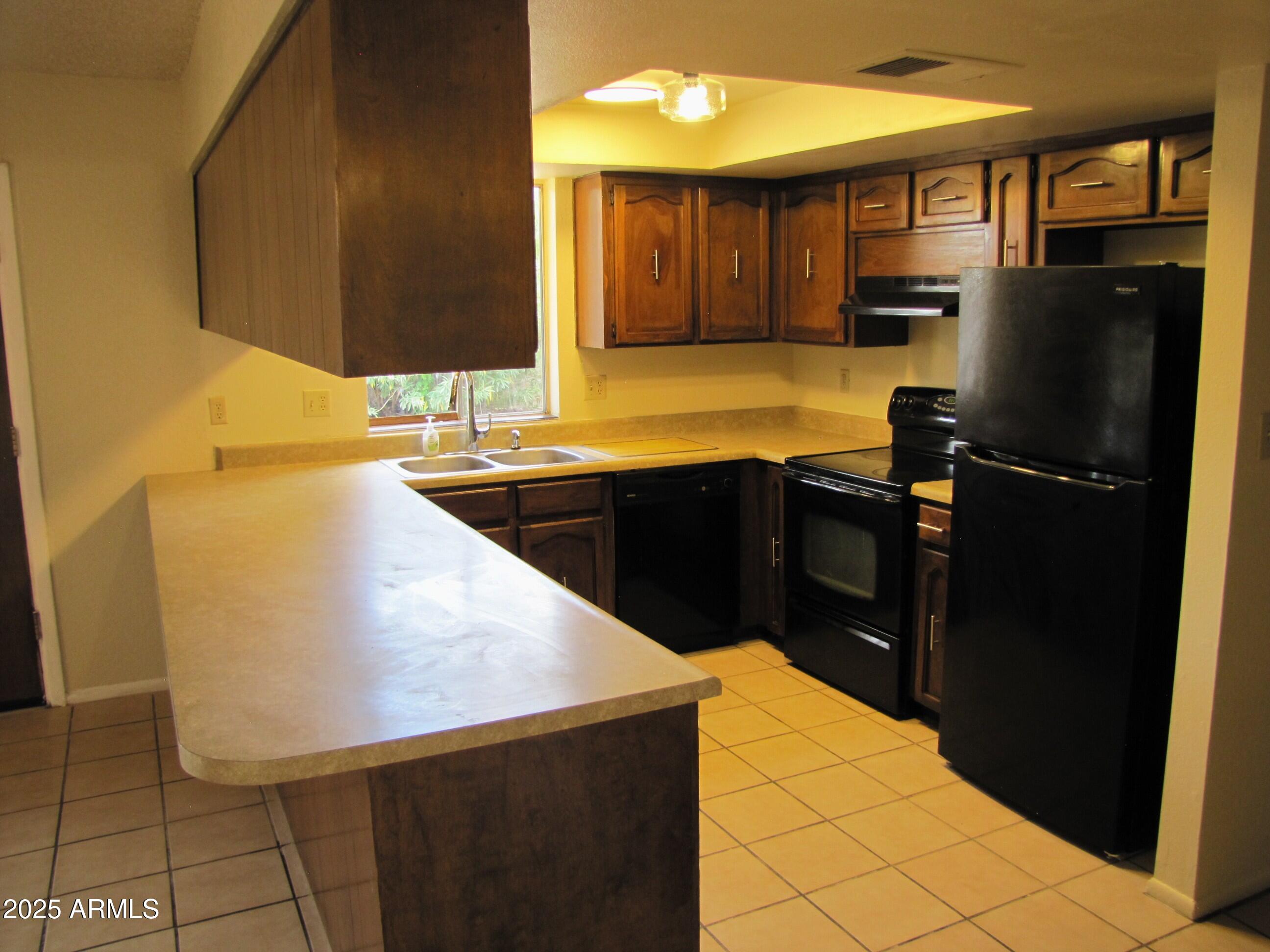 TOWN & COUNTRY ESTATES 12 - Residential Lease