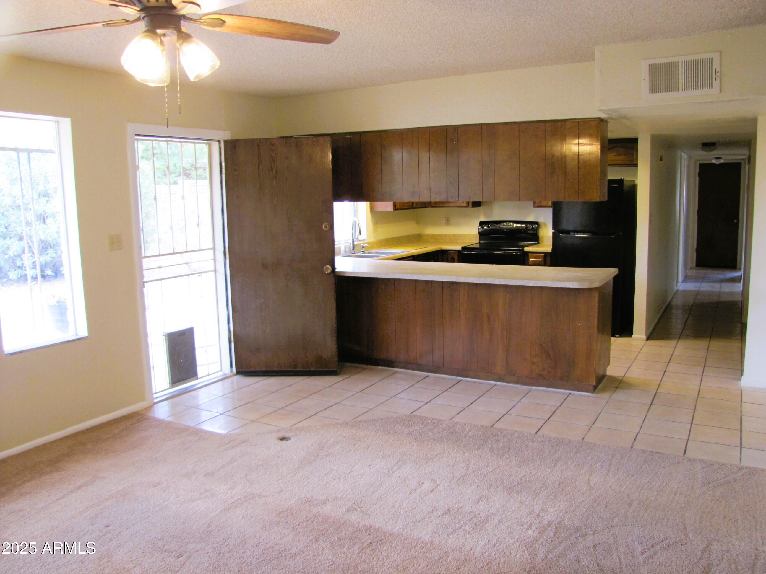 TOWN & COUNTRY ESTATES 12 - Residential Lease