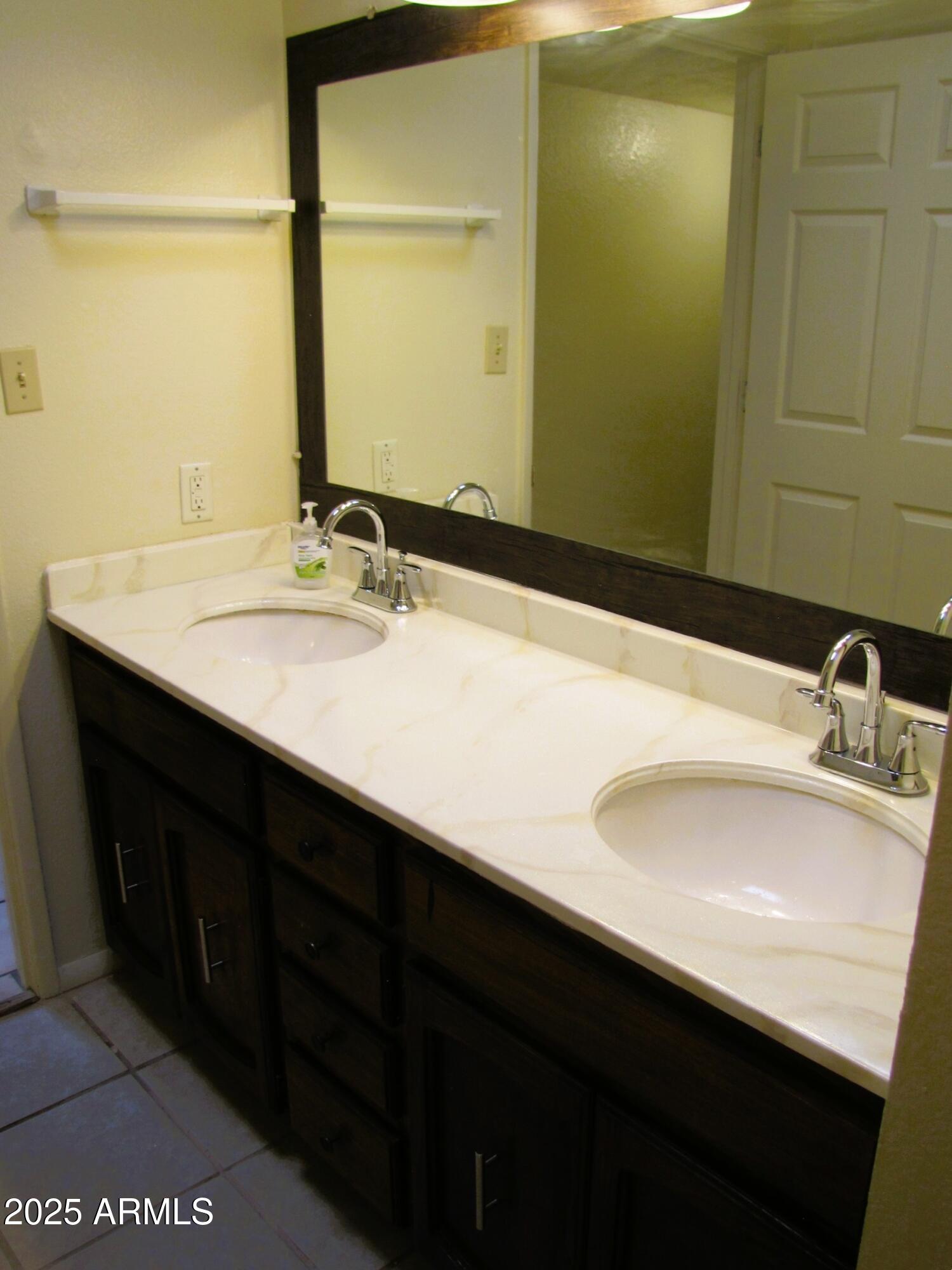 TOWN & COUNTRY ESTATES 12 - Residential Lease