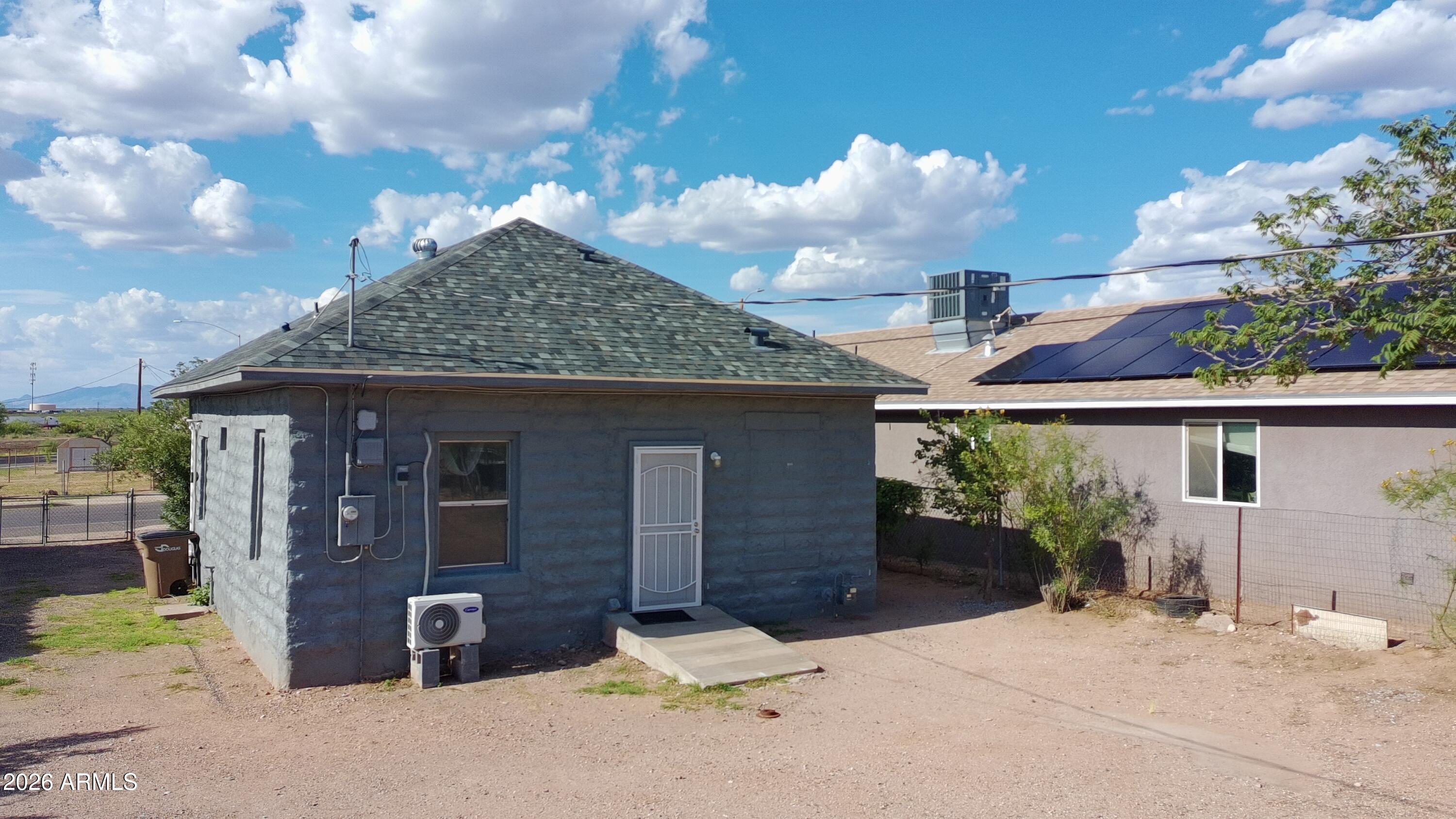 DOUGLAS - Residential