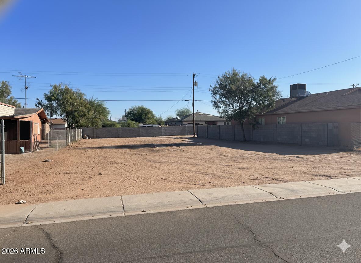 Prime Infill Development Opportunity | R-3 Zoning | Phoenix Opportunity Zone
Located at 1820 E Jones Ave, this prime infill R-3 zoned lot offers outstanding potential in a tax-advantaged Phoenix Opportunity Zone. Zoned for multifamily residential or higher-density development, the parcel is also suitable for a single-family residence. With its prime location and flexible zoning, this property is ideal for developers or investors seeking to capitalize on both residential demand and significant tax benefits. Don't miss this exceptional opportunity in a rapidly growing area. Sky Harbor Airport, freeways, and major employment hubs.
Don't miss your chance to secure a versatile piece of land with incredible upside!