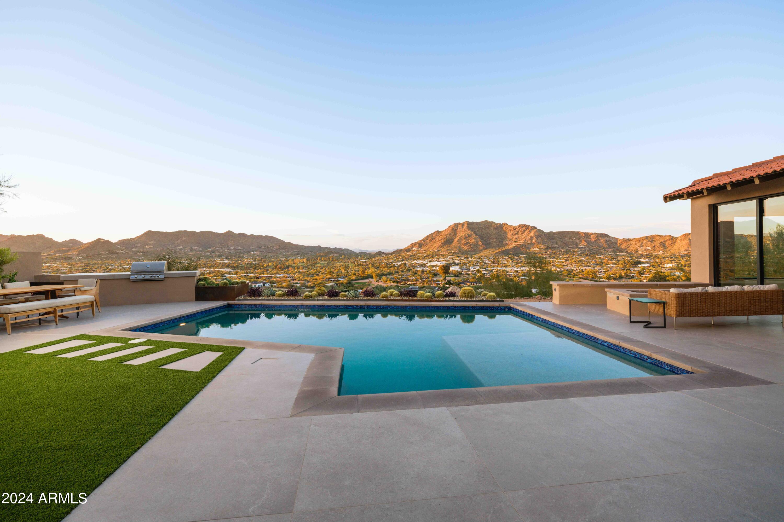 STONE CANYON EAST - Residential
