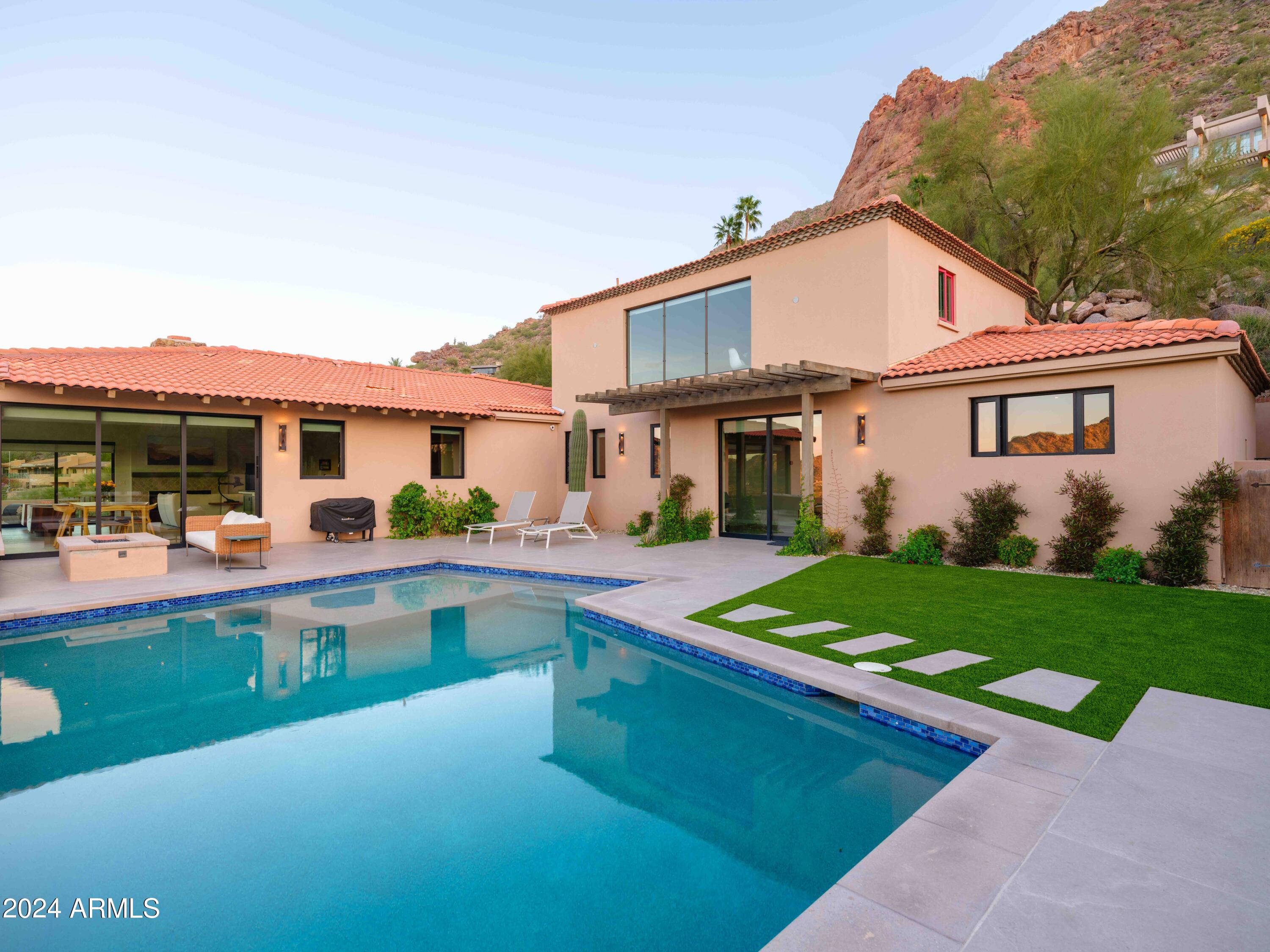 STONE CANYON EAST - Residential