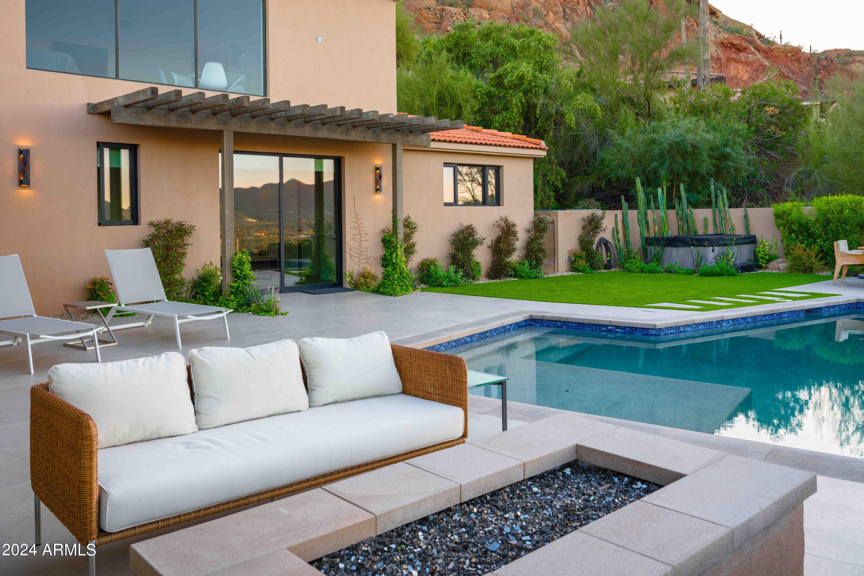 STONE CANYON EAST - Residential