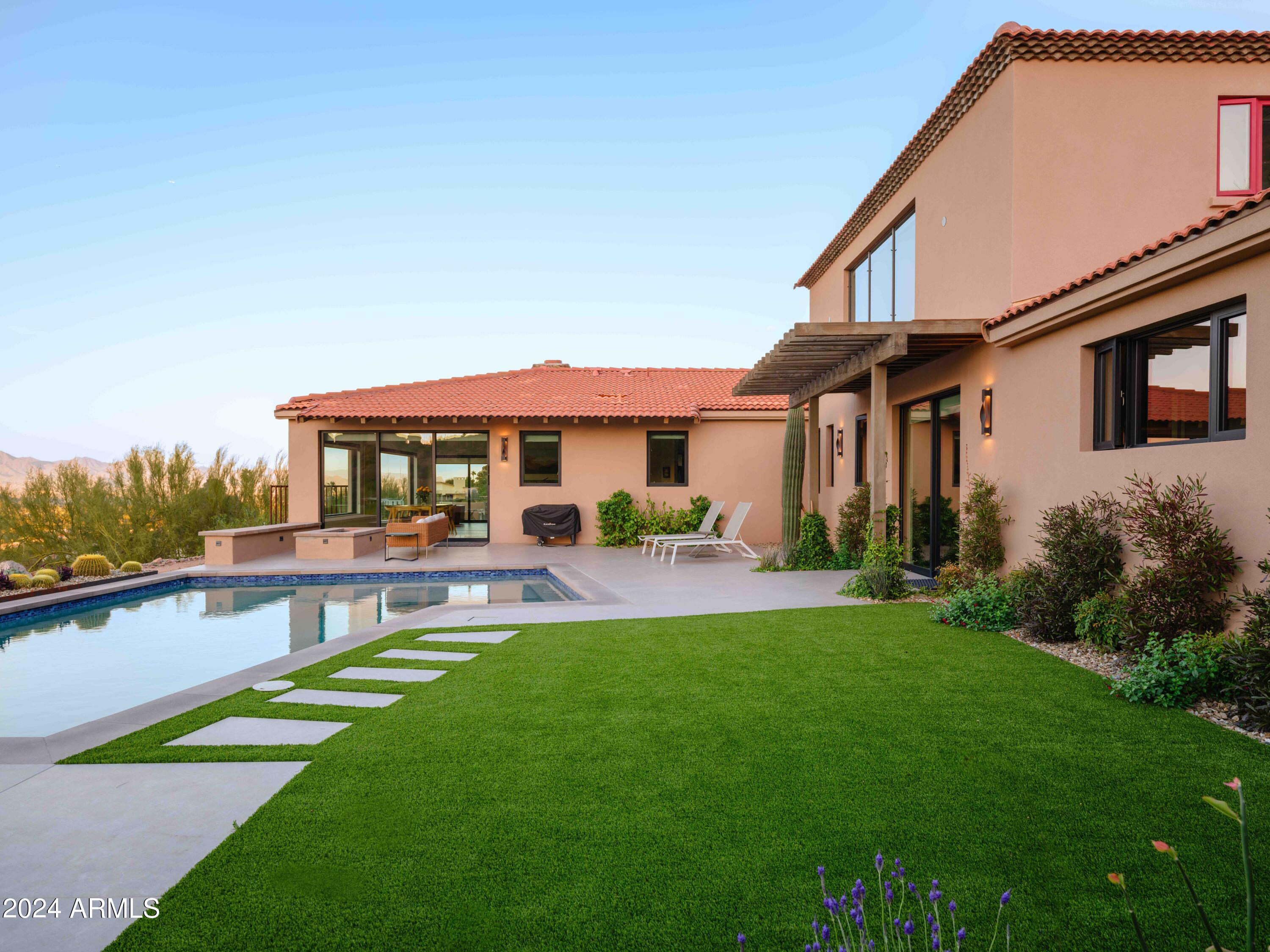 STONE CANYON EAST - Residential
