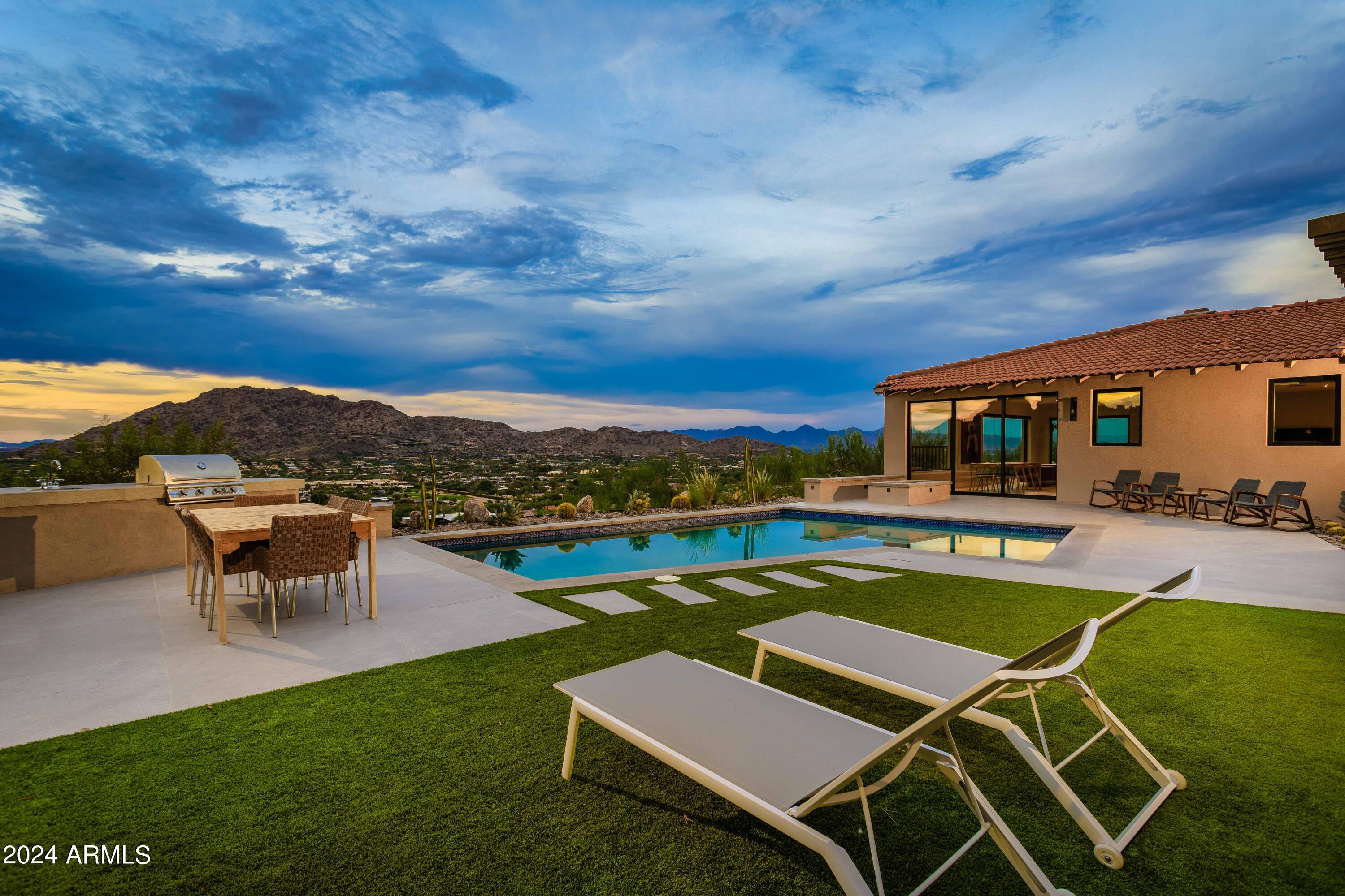 STONE CANYON EAST - Residential