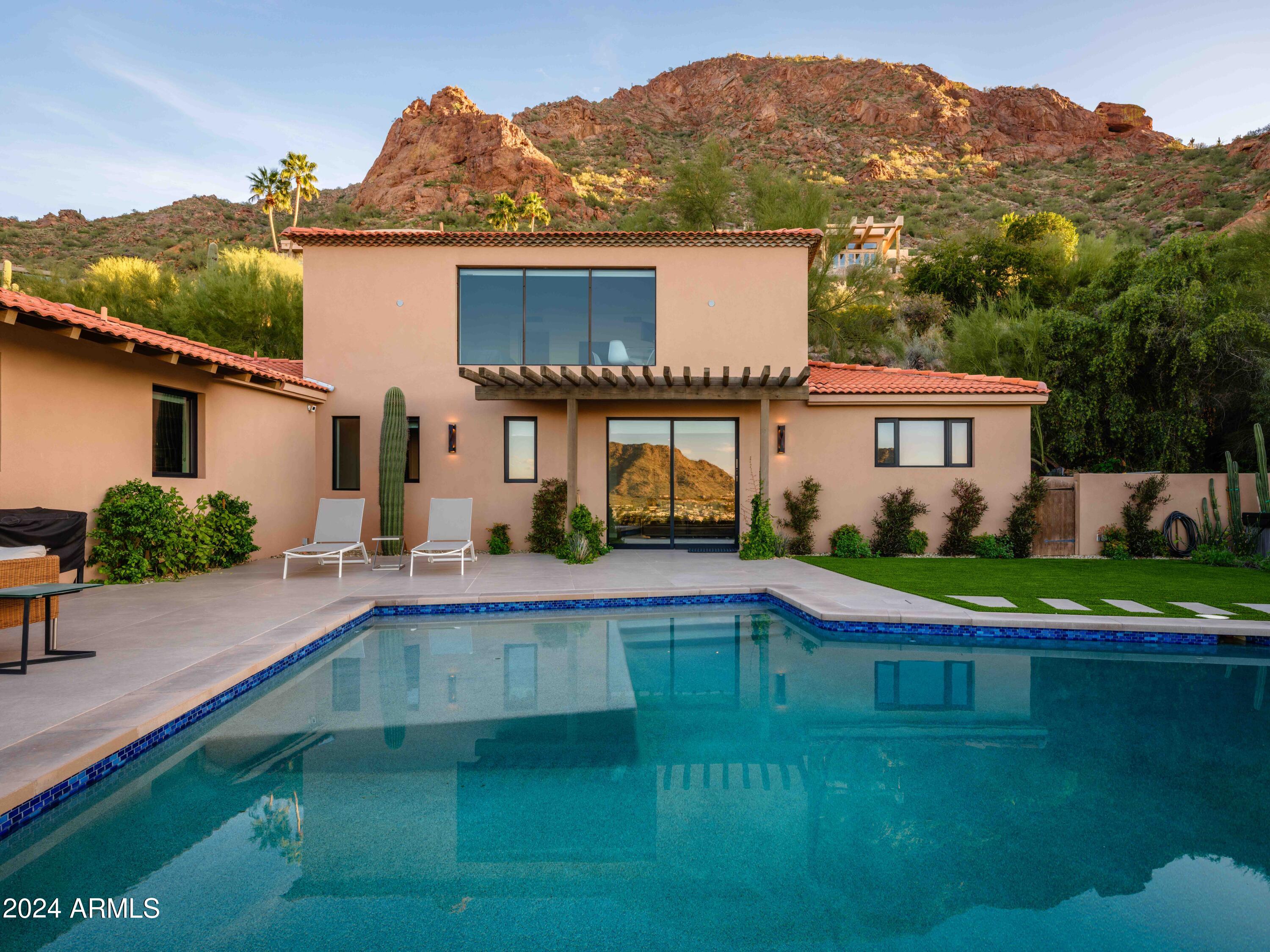 STONE CANYON EAST - Residential