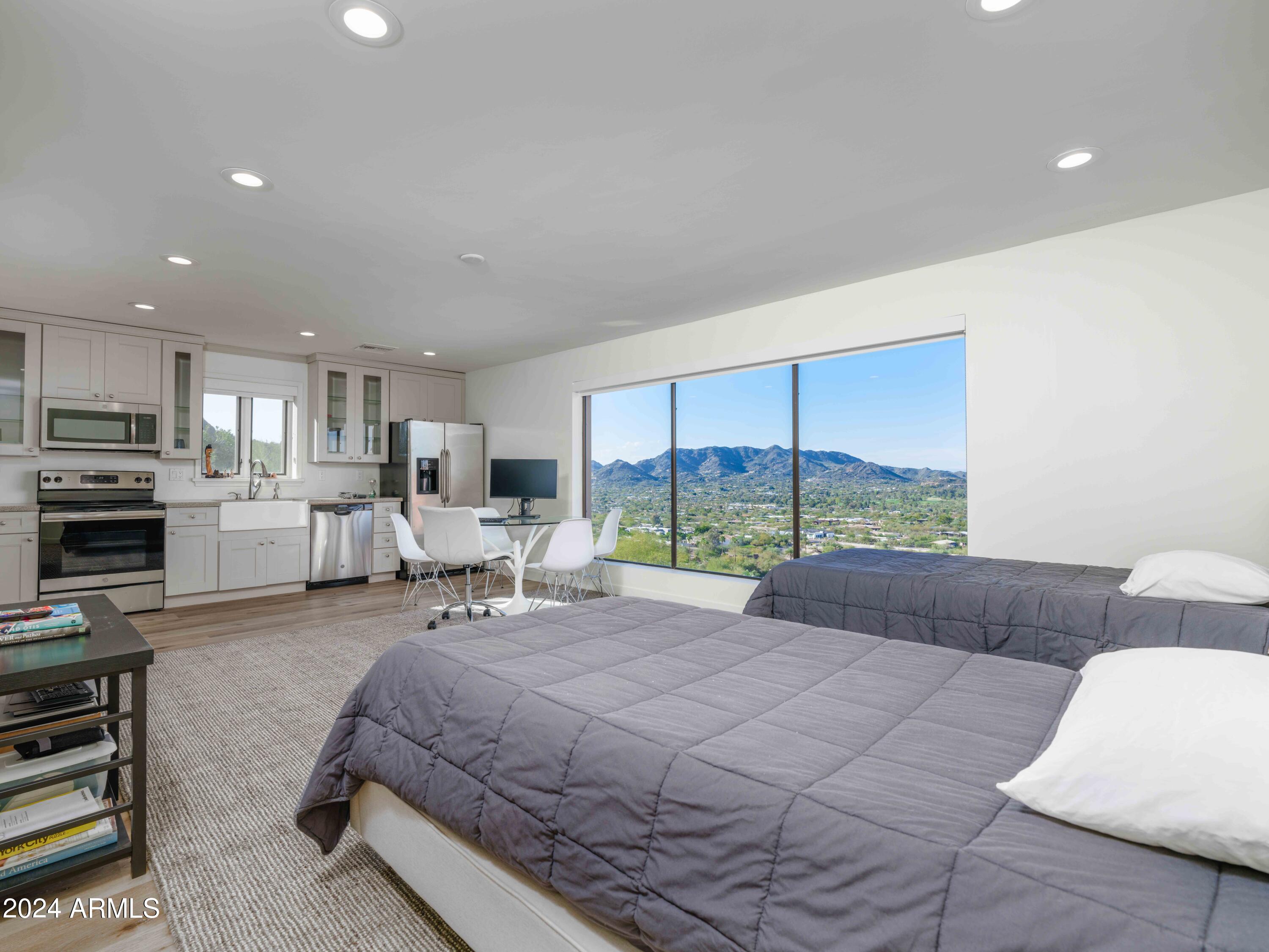 STONE CANYON EAST - Residential