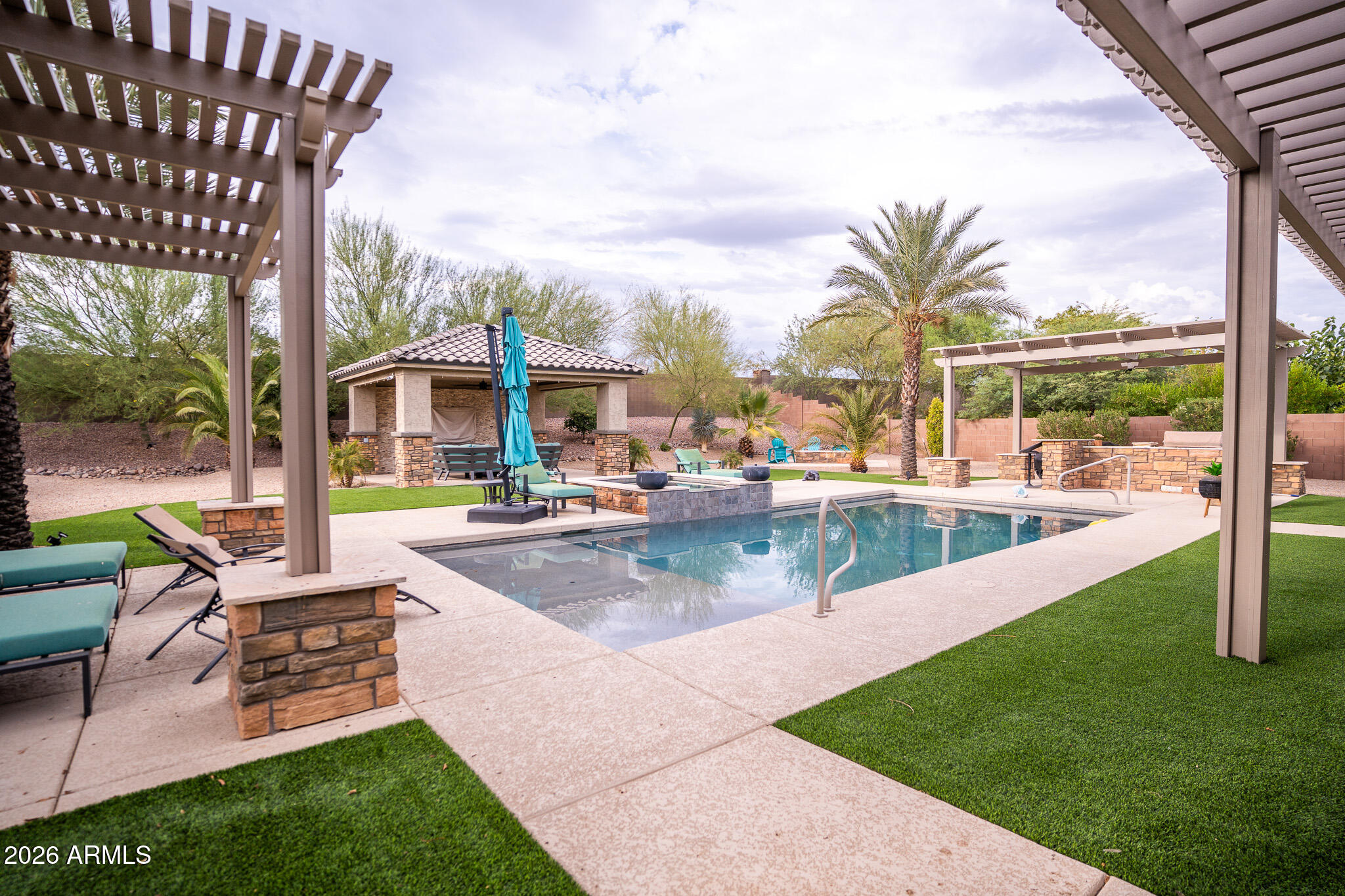 CABALLOS DEL RIO - Residential