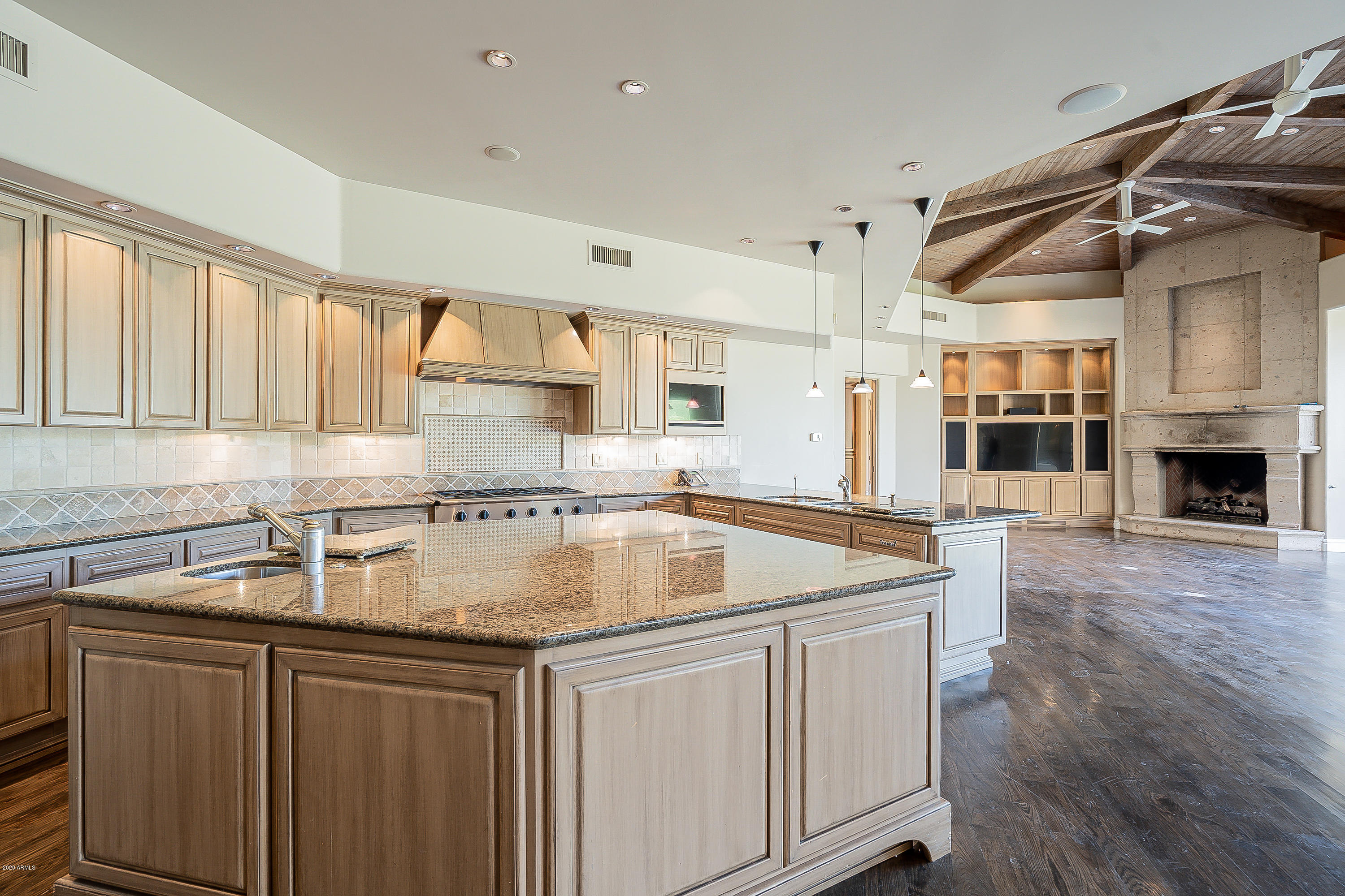 CASA BLANCA ESTATES LOT 20-37 & TR A - Residential
