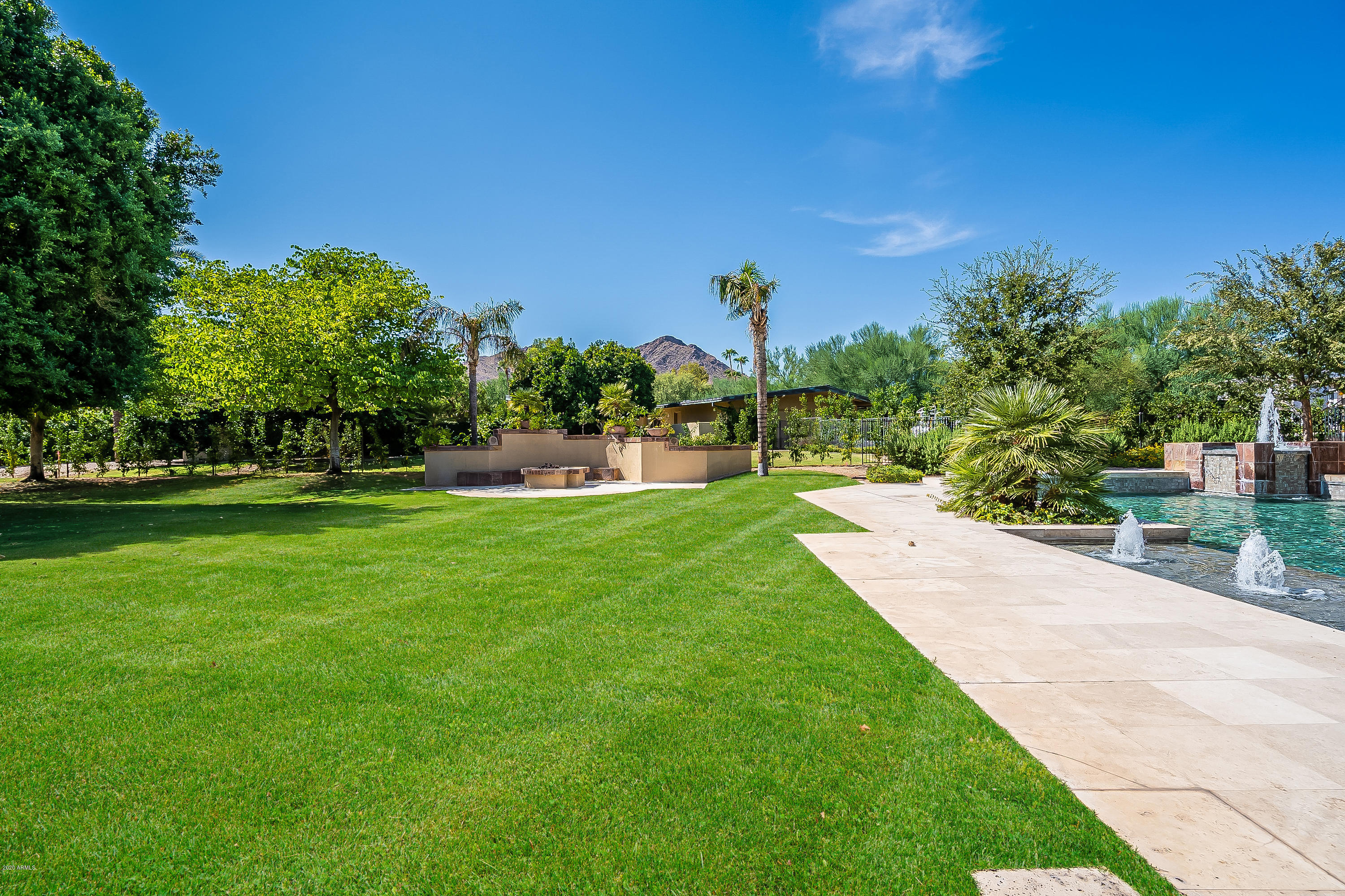 CASA BLANCA ESTATES LOT 20-37 & TR A - Residential