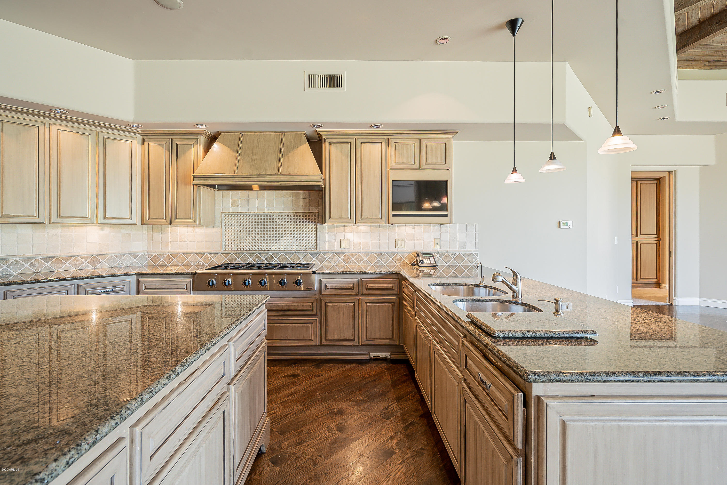 CASA BLANCA ESTATES LOT 20-37 & TR A - Residential