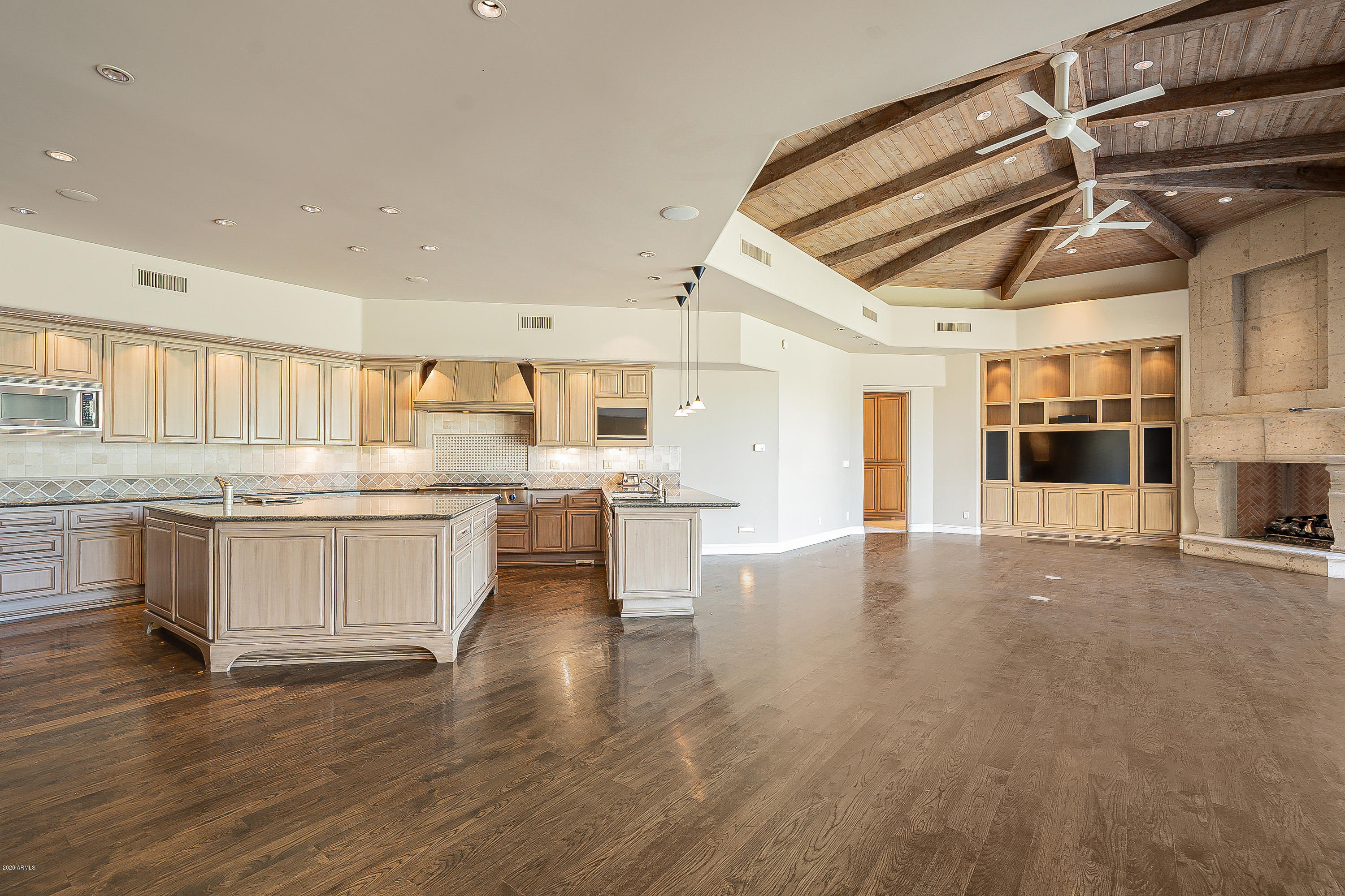CASA BLANCA ESTATES LOT 20-37 & TR A - Residential