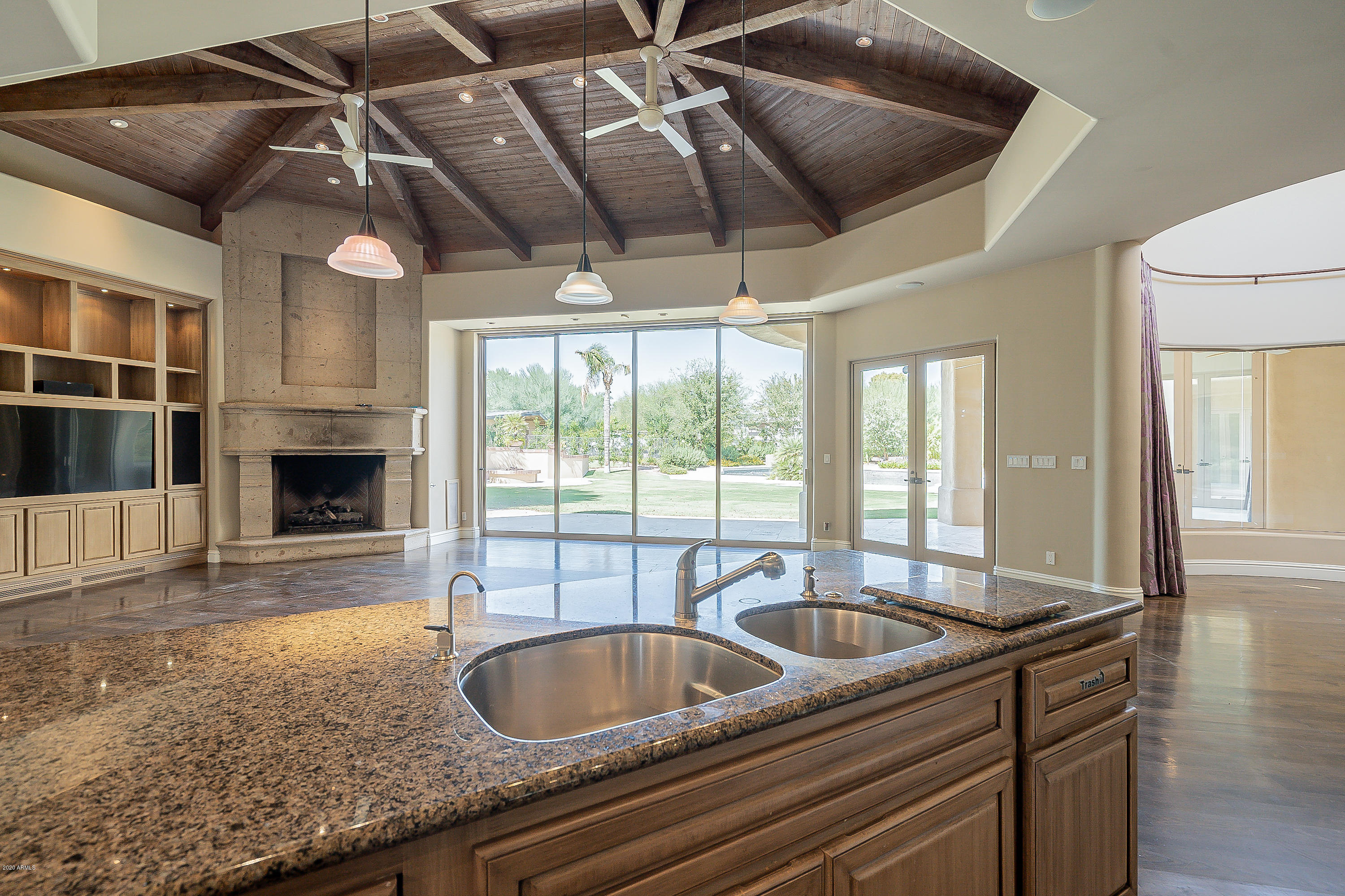 CASA BLANCA ESTATES LOT 20-37 & TR A - Residential
