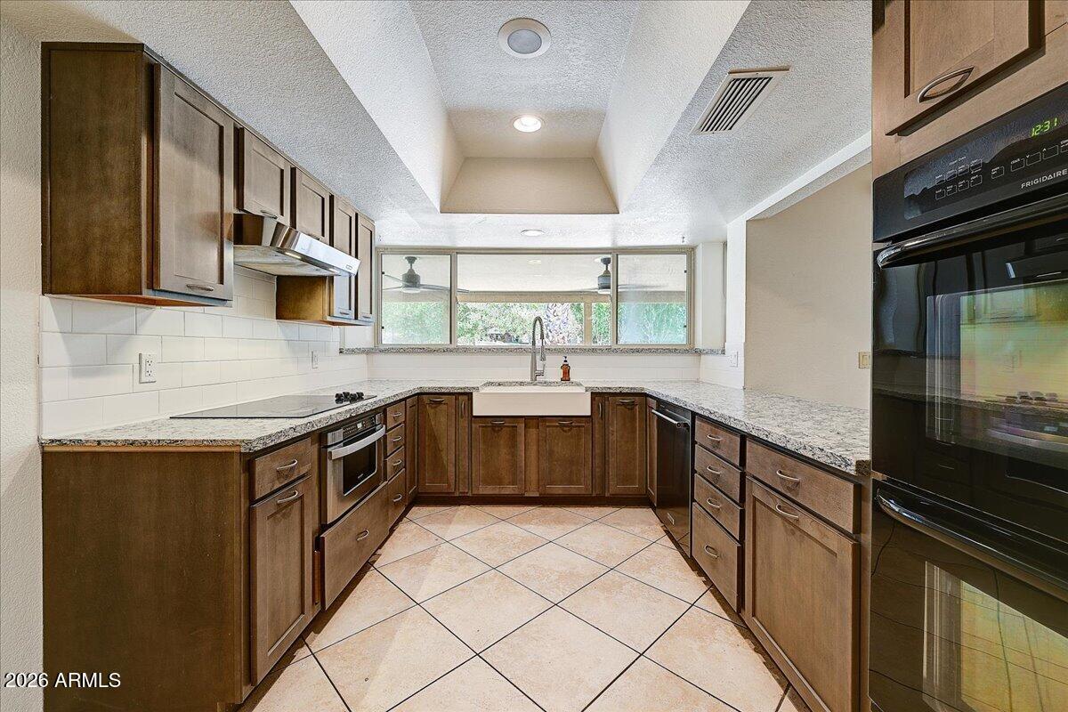 EAGLES EYRE 2 - Residential