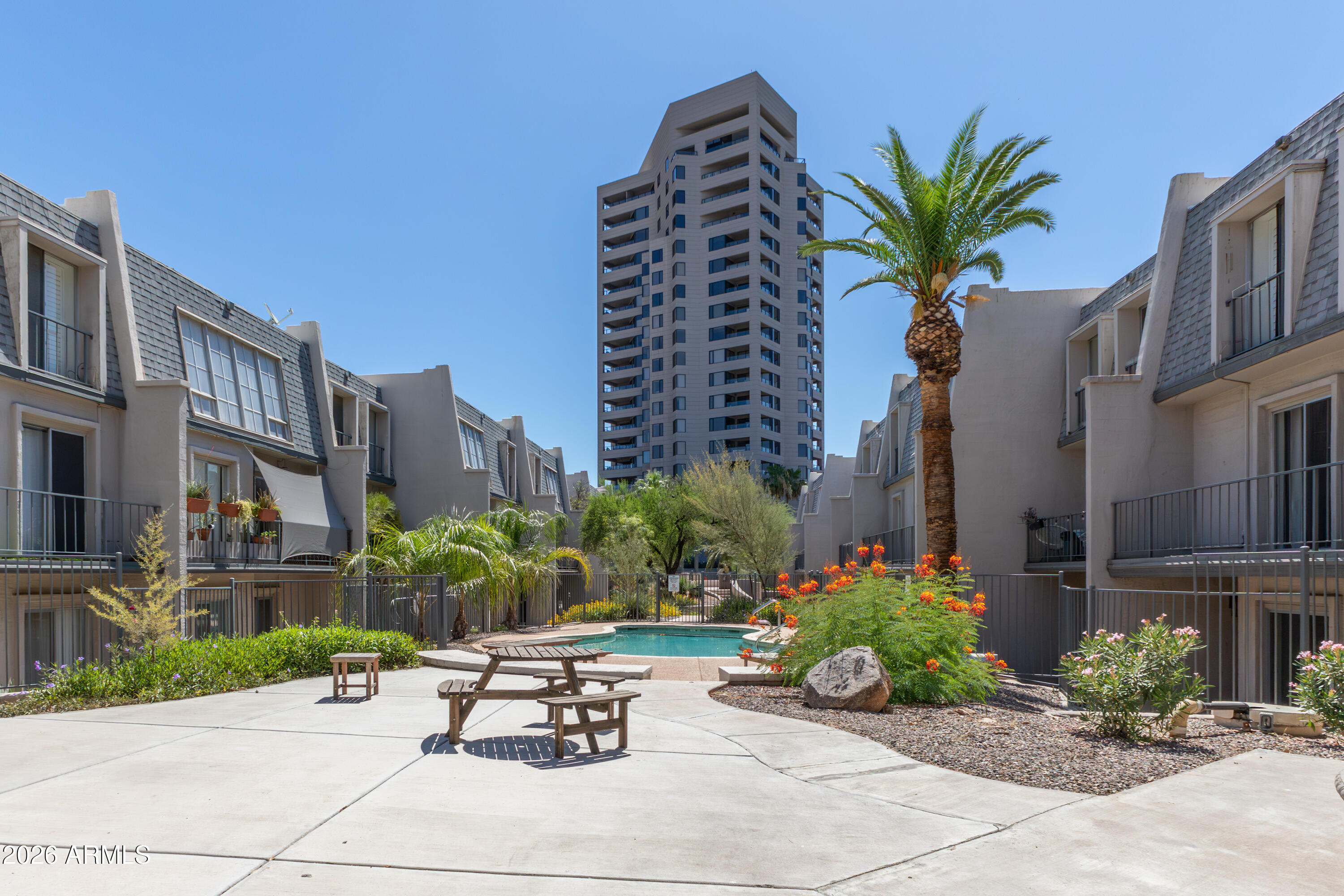 LE CONTINENTAL - Residential Lease