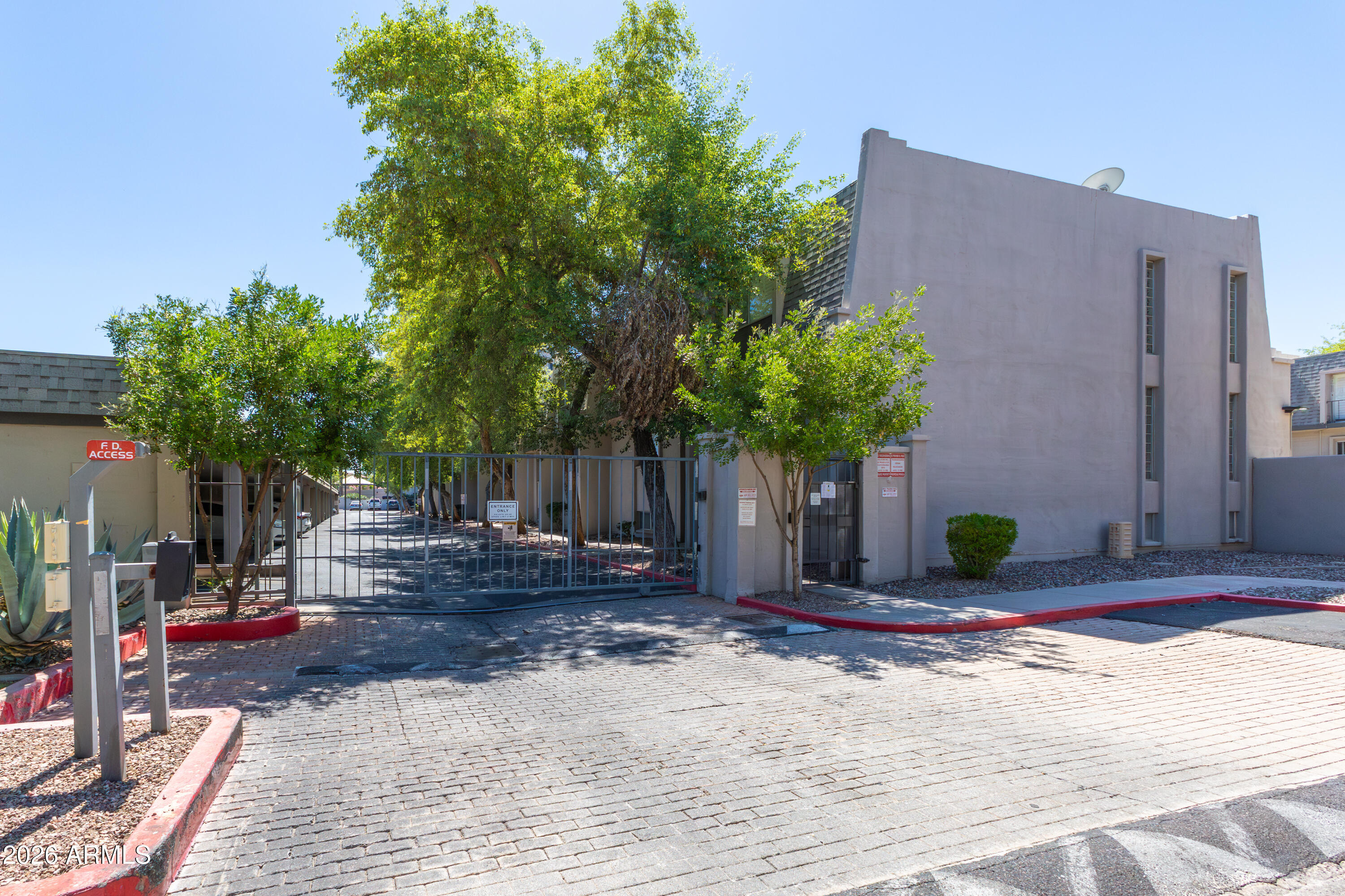 LE CONTINENTAL - Residential Lease
