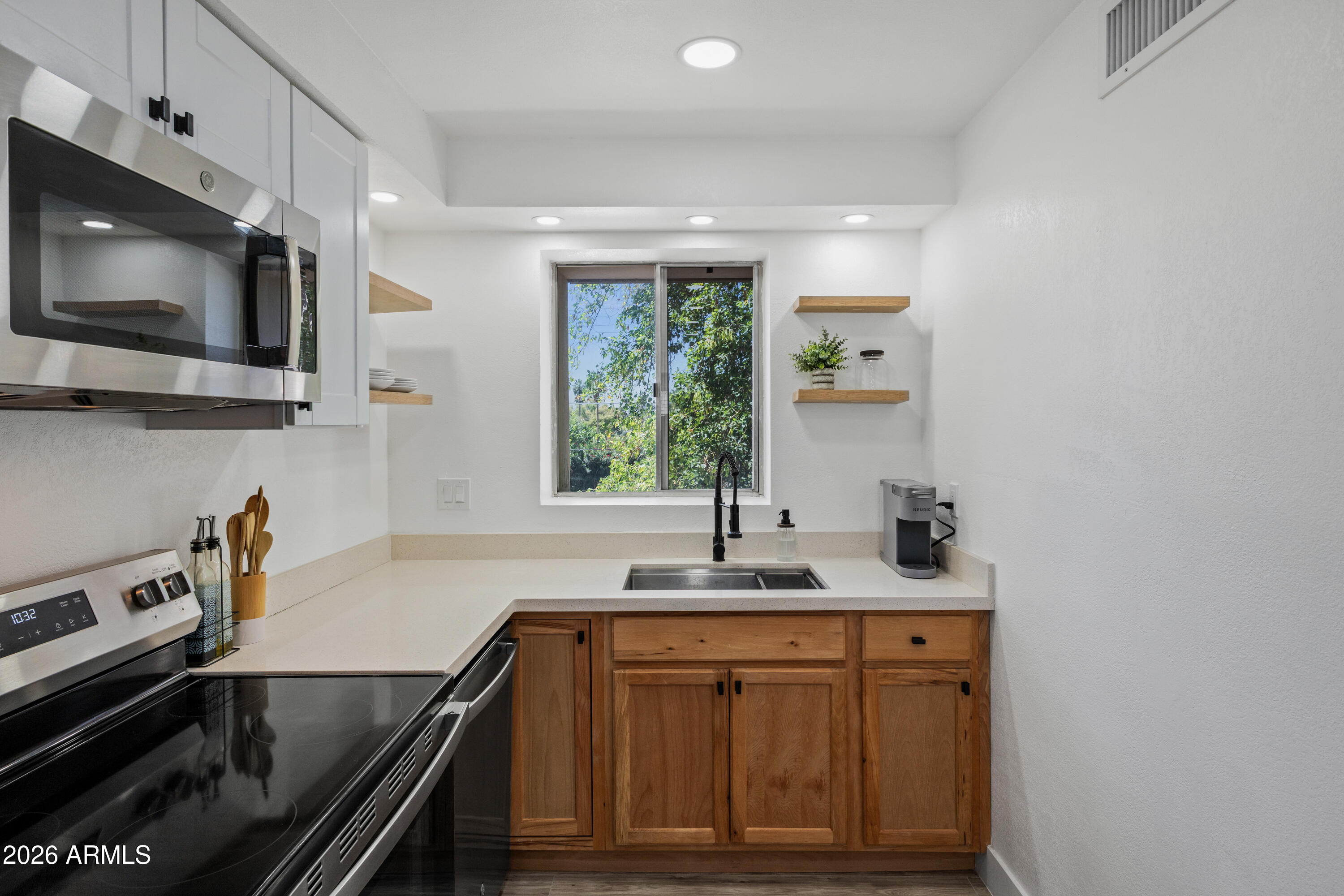 LE CONTINENTAL - Residential Lease