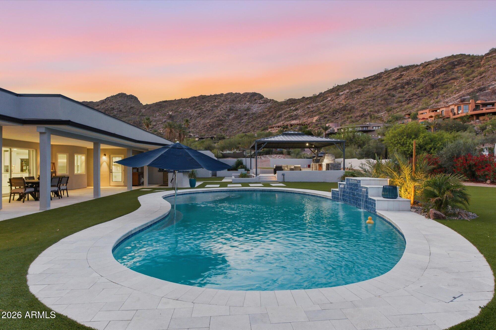 WHISPERING HILLS - Residential