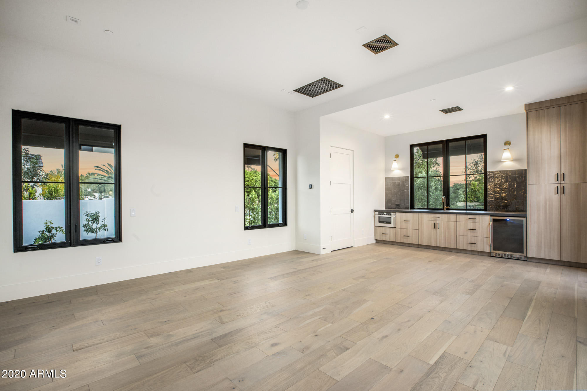 CASA BLANCA ESTATES LOT 20-37 & TR A - Residential