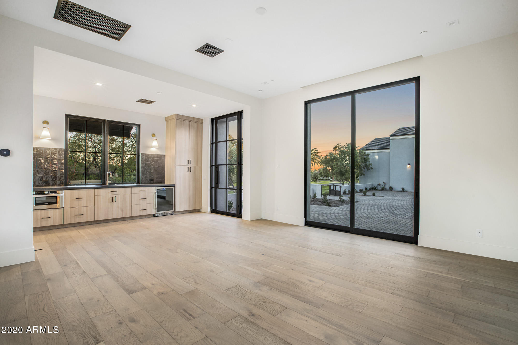 CASA BLANCA ESTATES LOT 20-37 & TR A - Residential