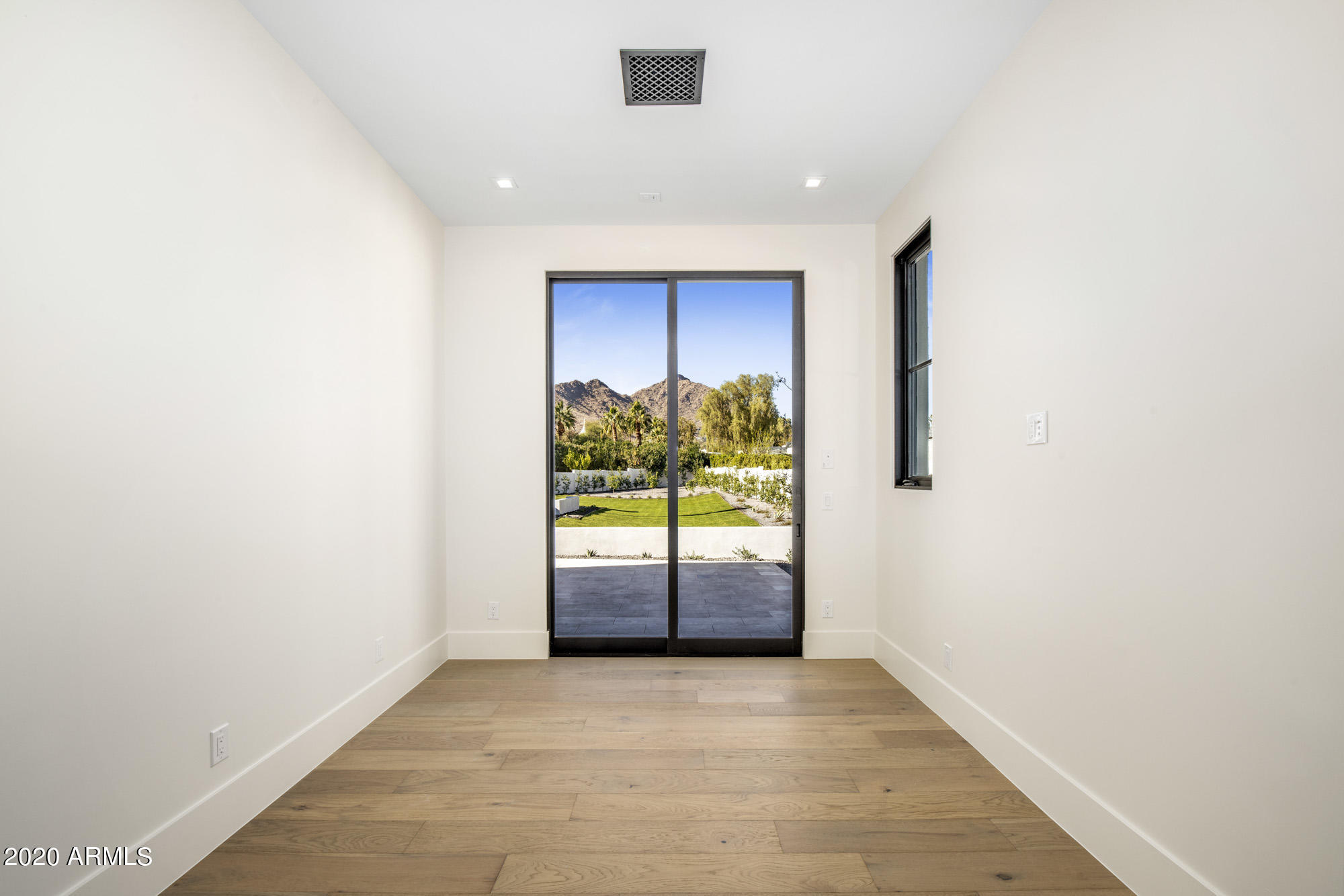 CASA BLANCA ESTATES LOT 20-37 & TR A - Residential