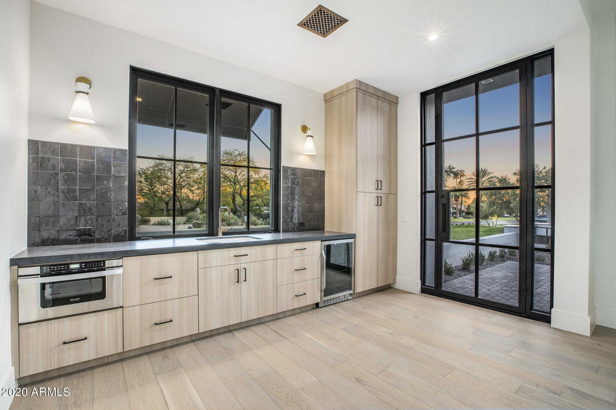 CASA BLANCA ESTATES LOT 20-37 & TR A - Residential