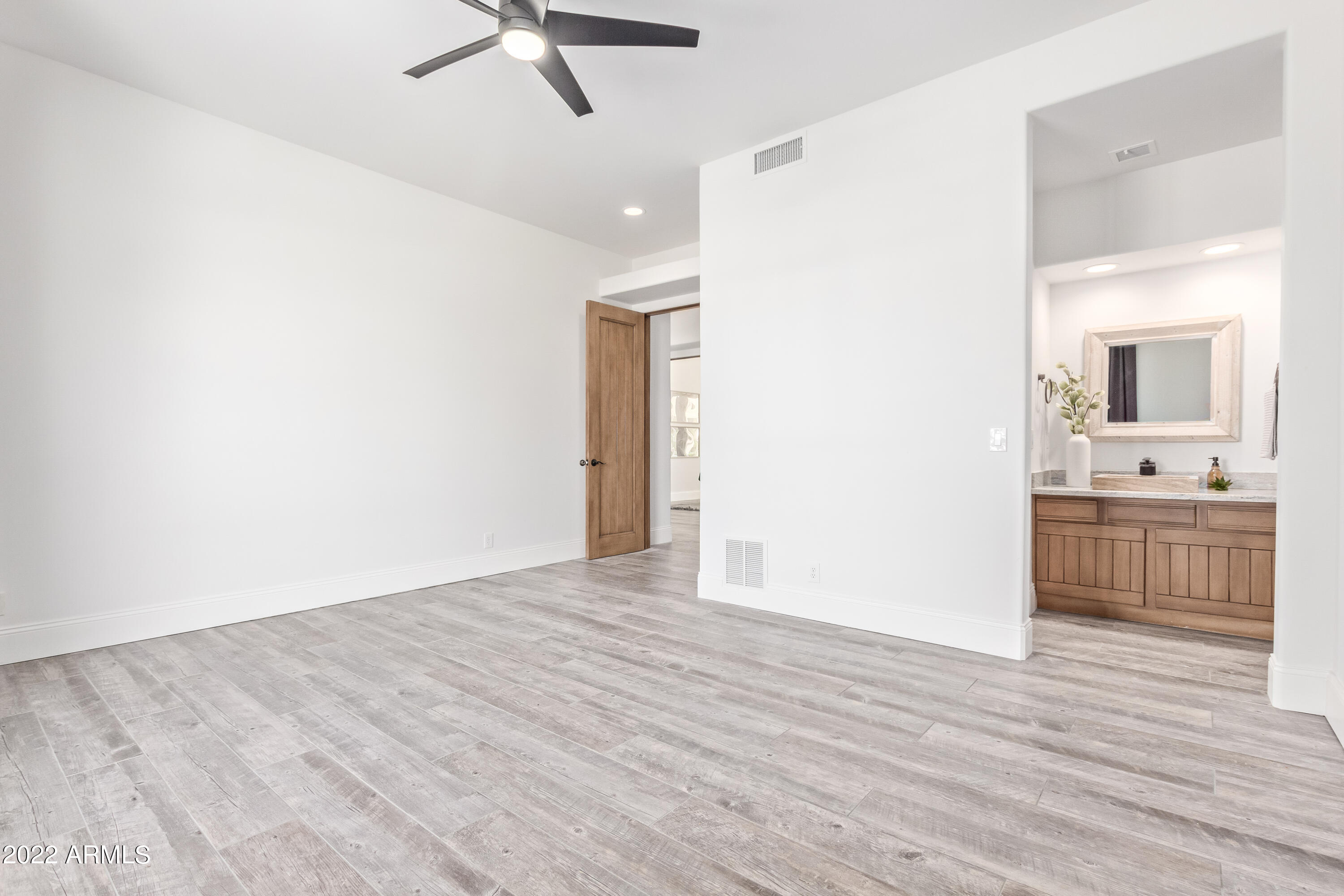 MERRILL CANTATIERRA LOT 1-49 PUT STS IND BEND WASH - Residential