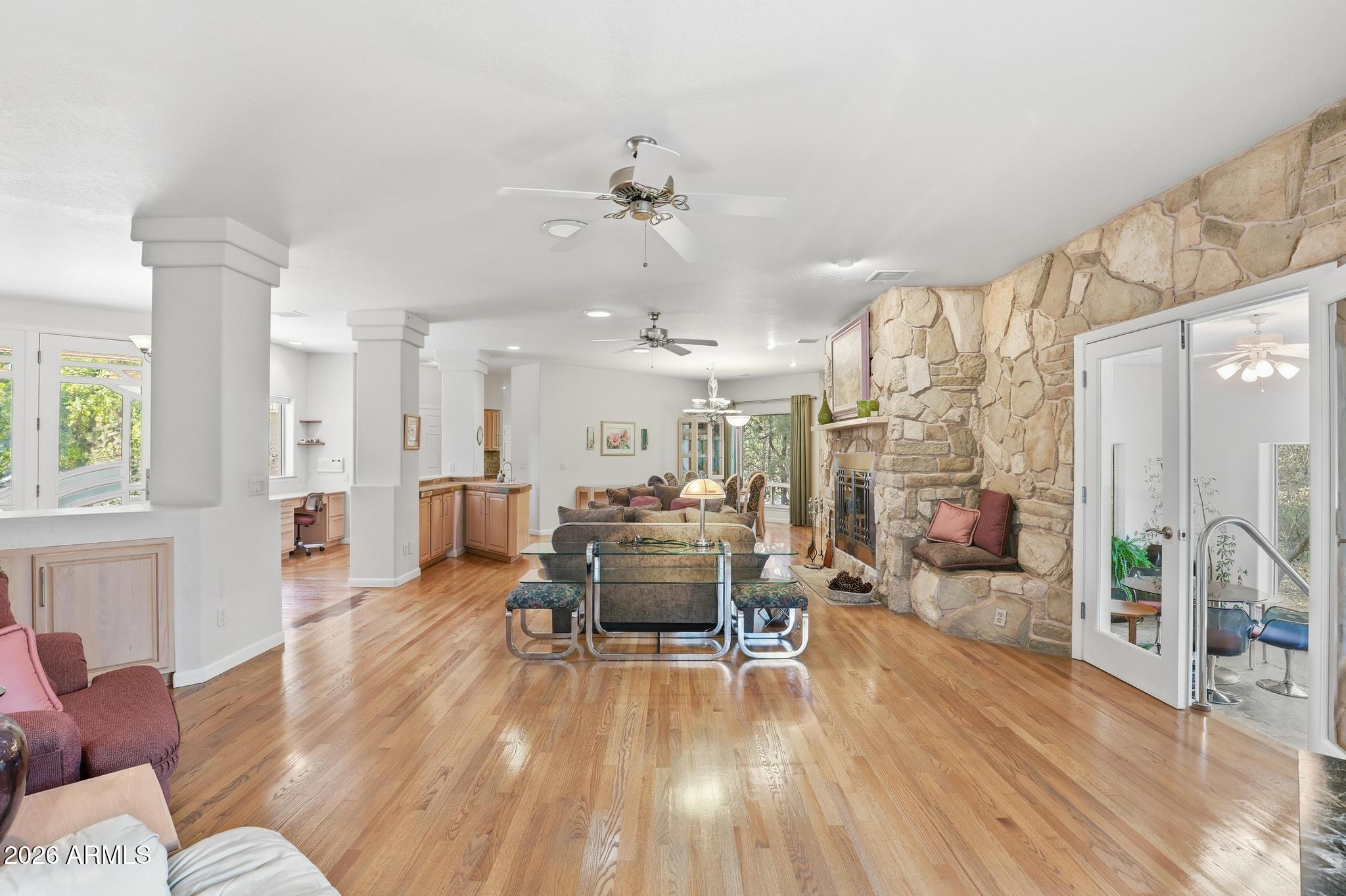 WESTERN MANOR - Residential