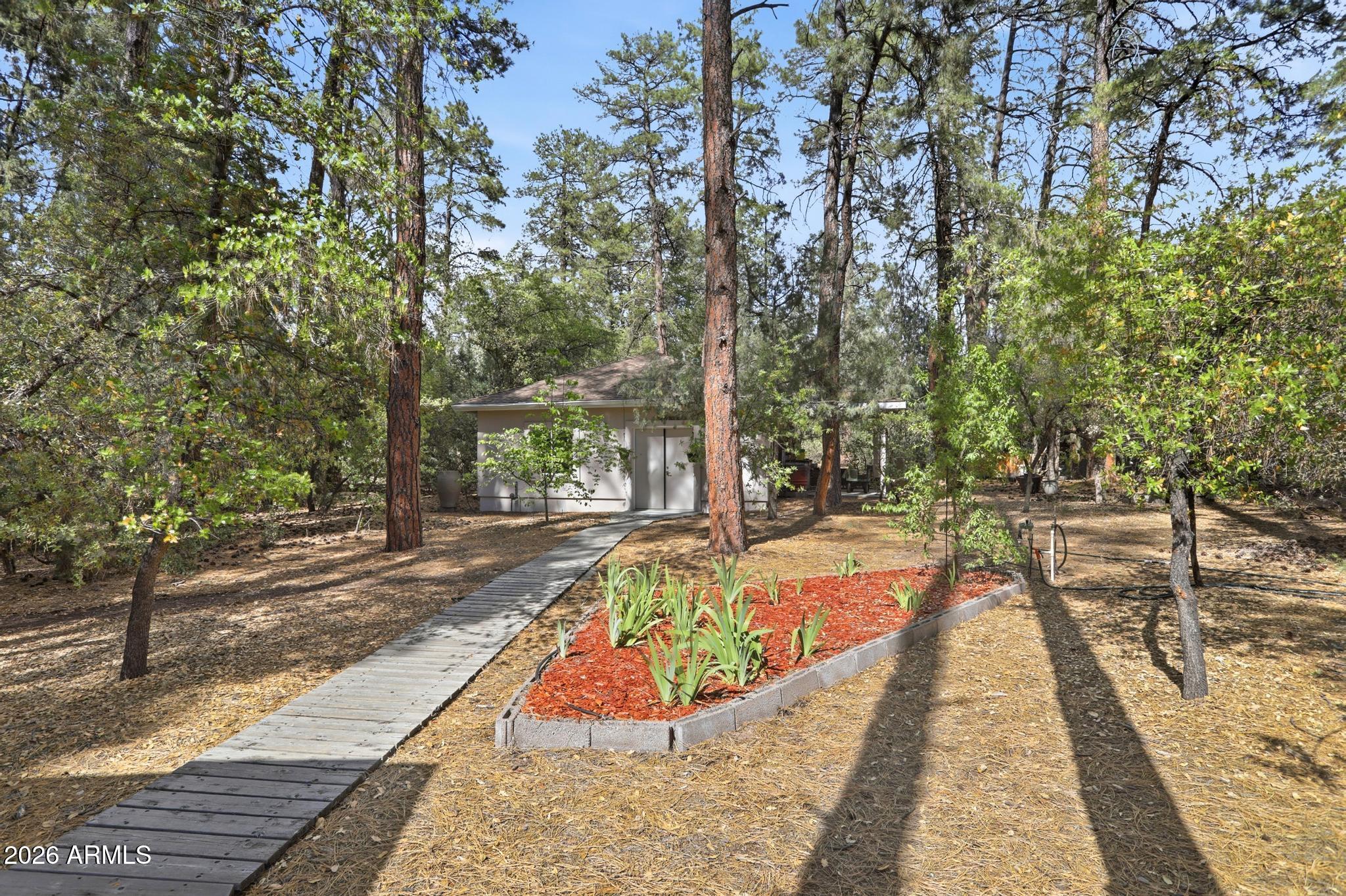 WESTERN MANOR - Residential