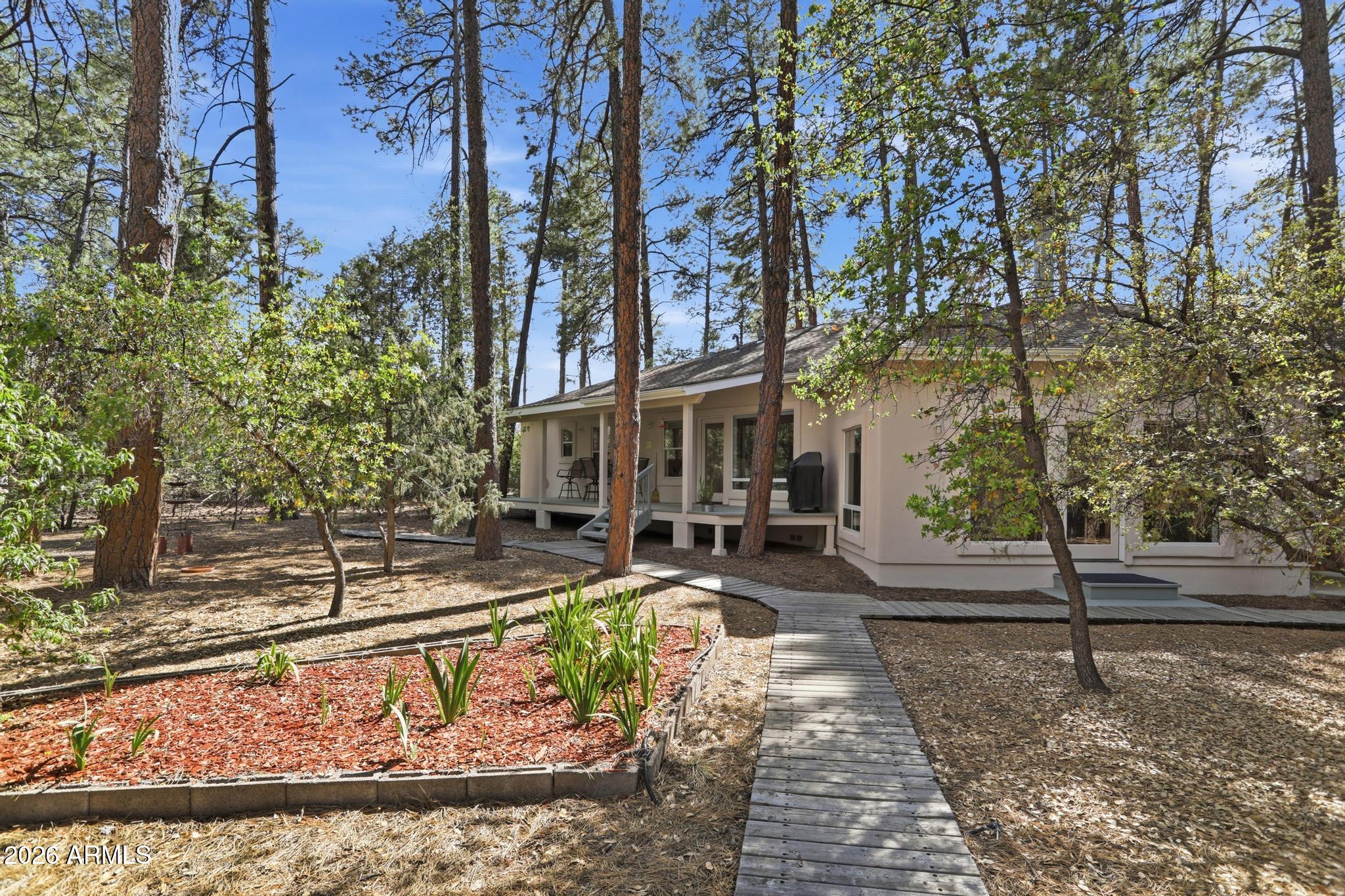 WESTERN MANOR - Residential