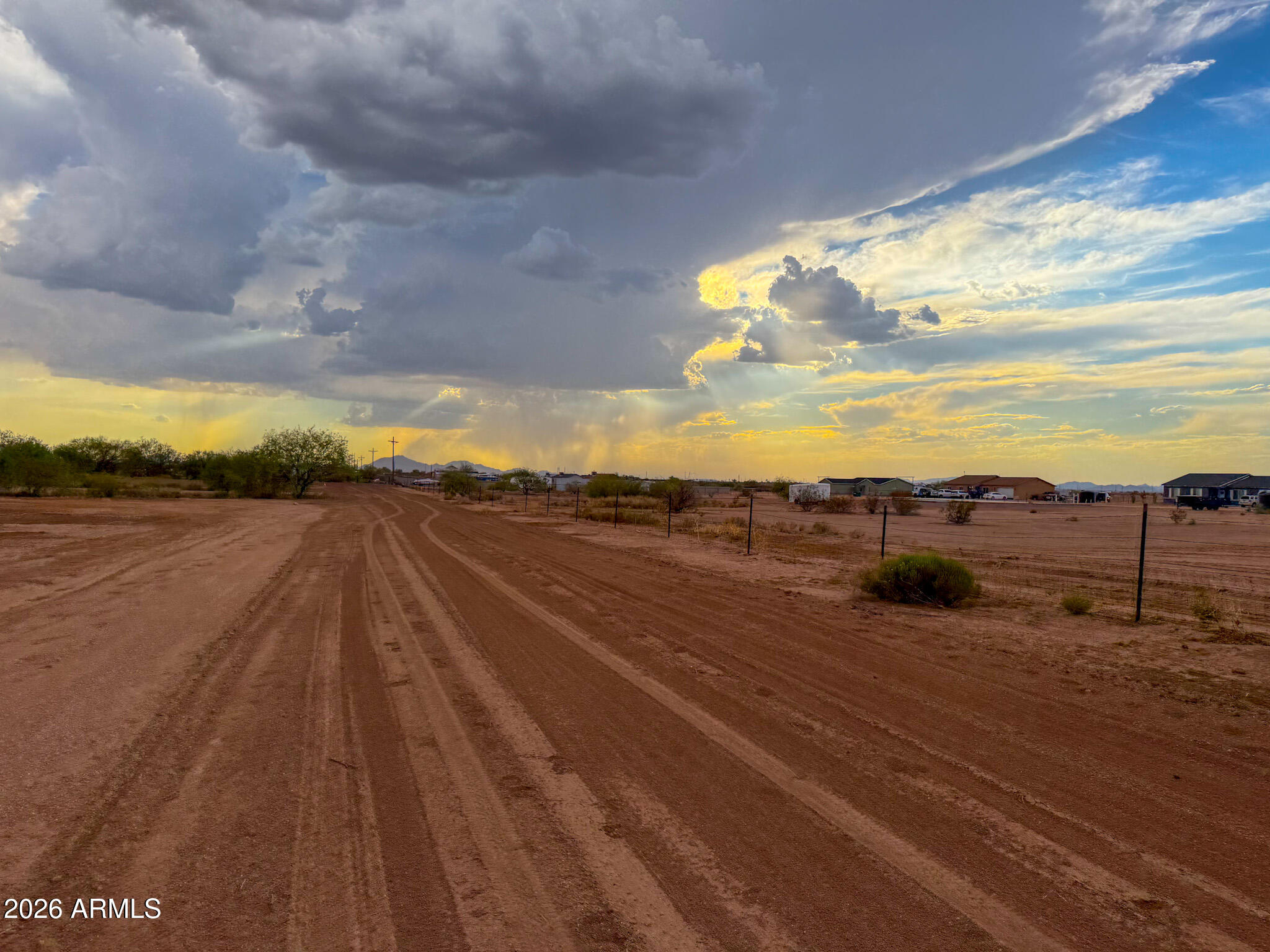 COM @ SE COR OF SEC 17-5S-9E TH N-222 TH W-952 TH - Land