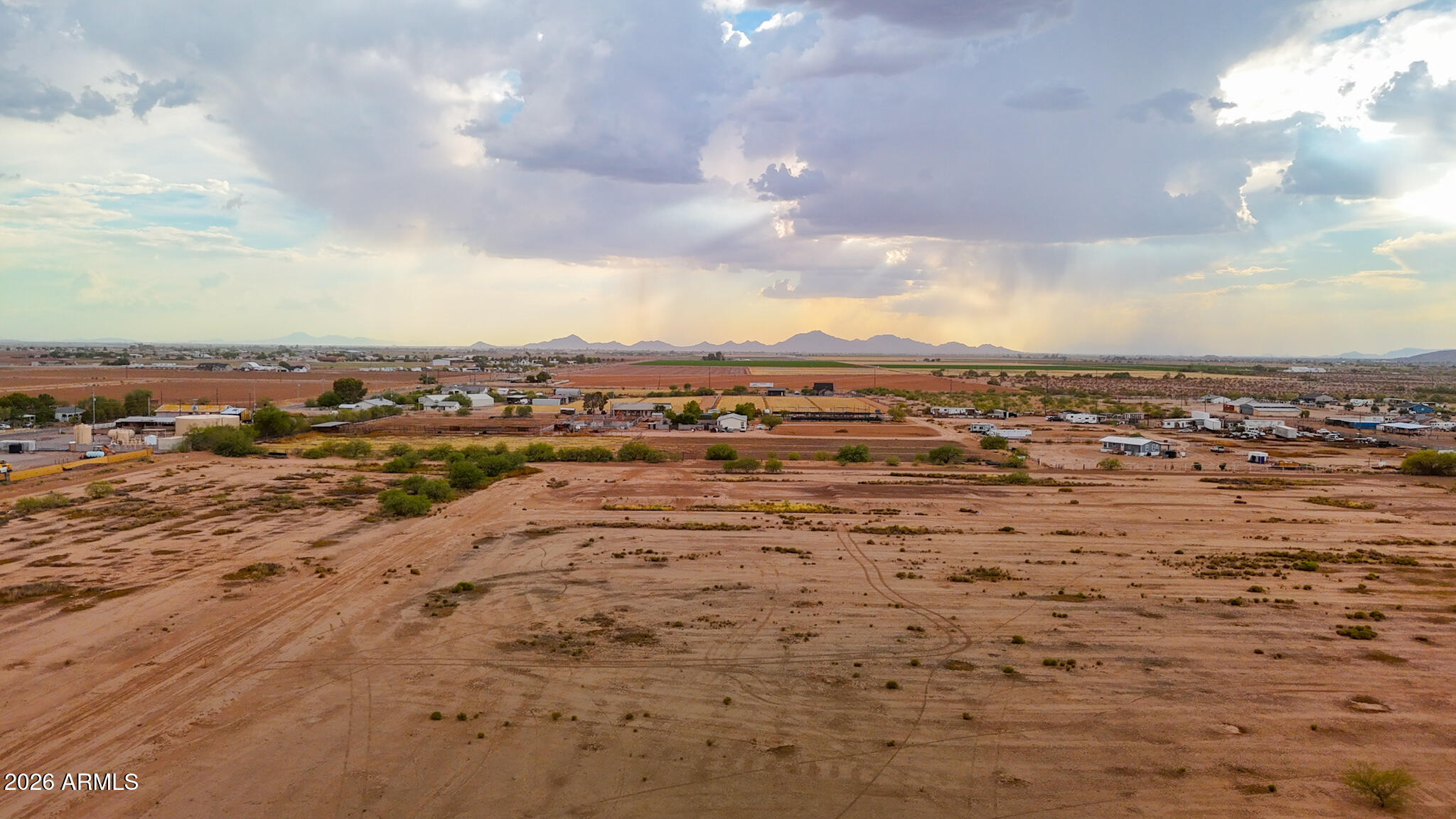 COM @ SE COR OF SEC 17-5S-9E TH N-222 TH W-952 TH - Land