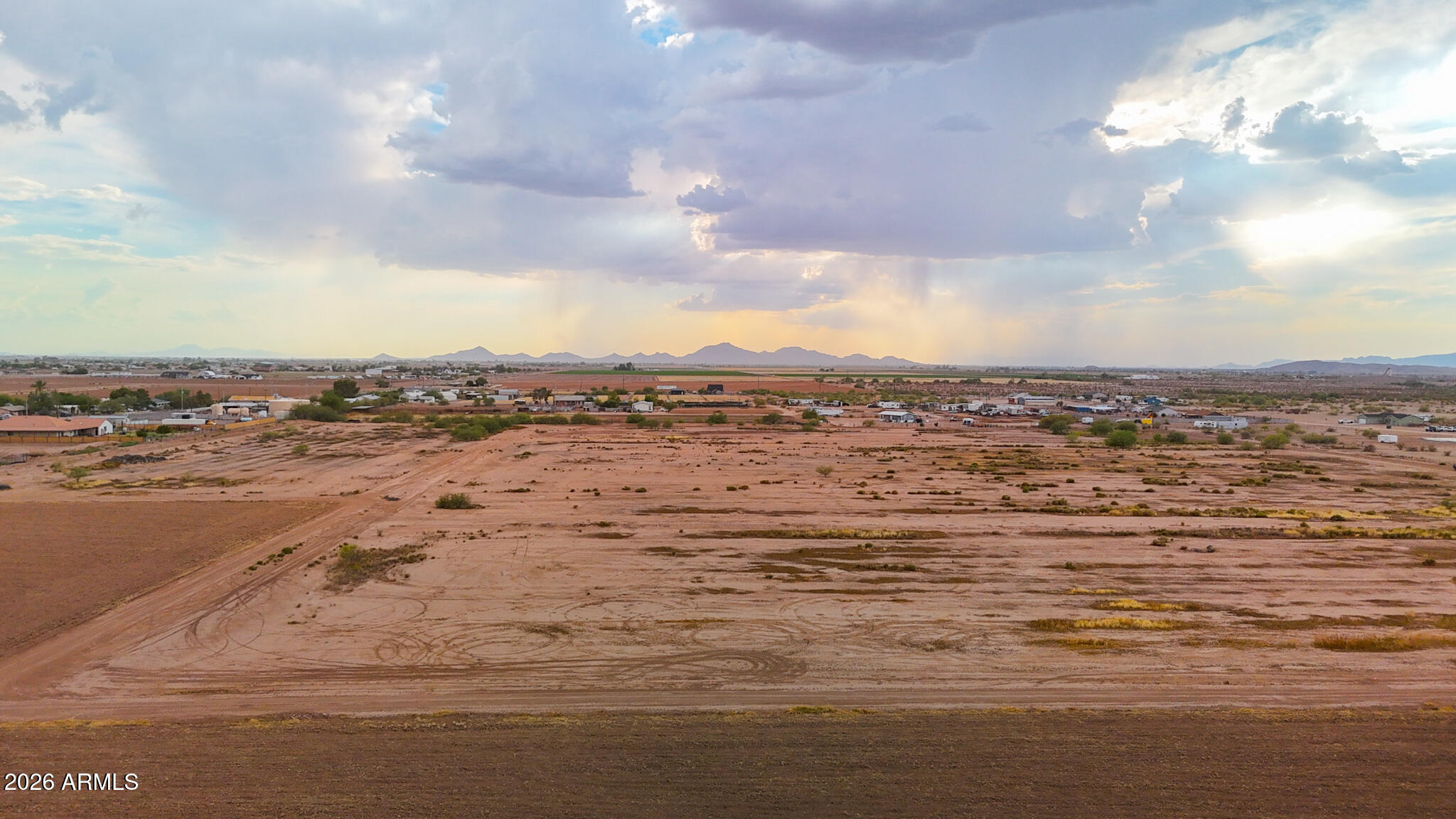 COM @ SE COR OF SEC 17-5S-9E TH N-222 TH W-952 TH - Land