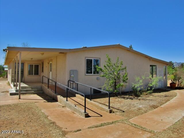 Large 4bedroom/3bathroom manufactured home with AZ room. Stove fireplace in family room, wet bar and bonus room. Laundry inside. Home sits perfect on almost 5acres of fenced land with beautiful mountain views. Private well. Large detached 2car garage and separate workshop space.