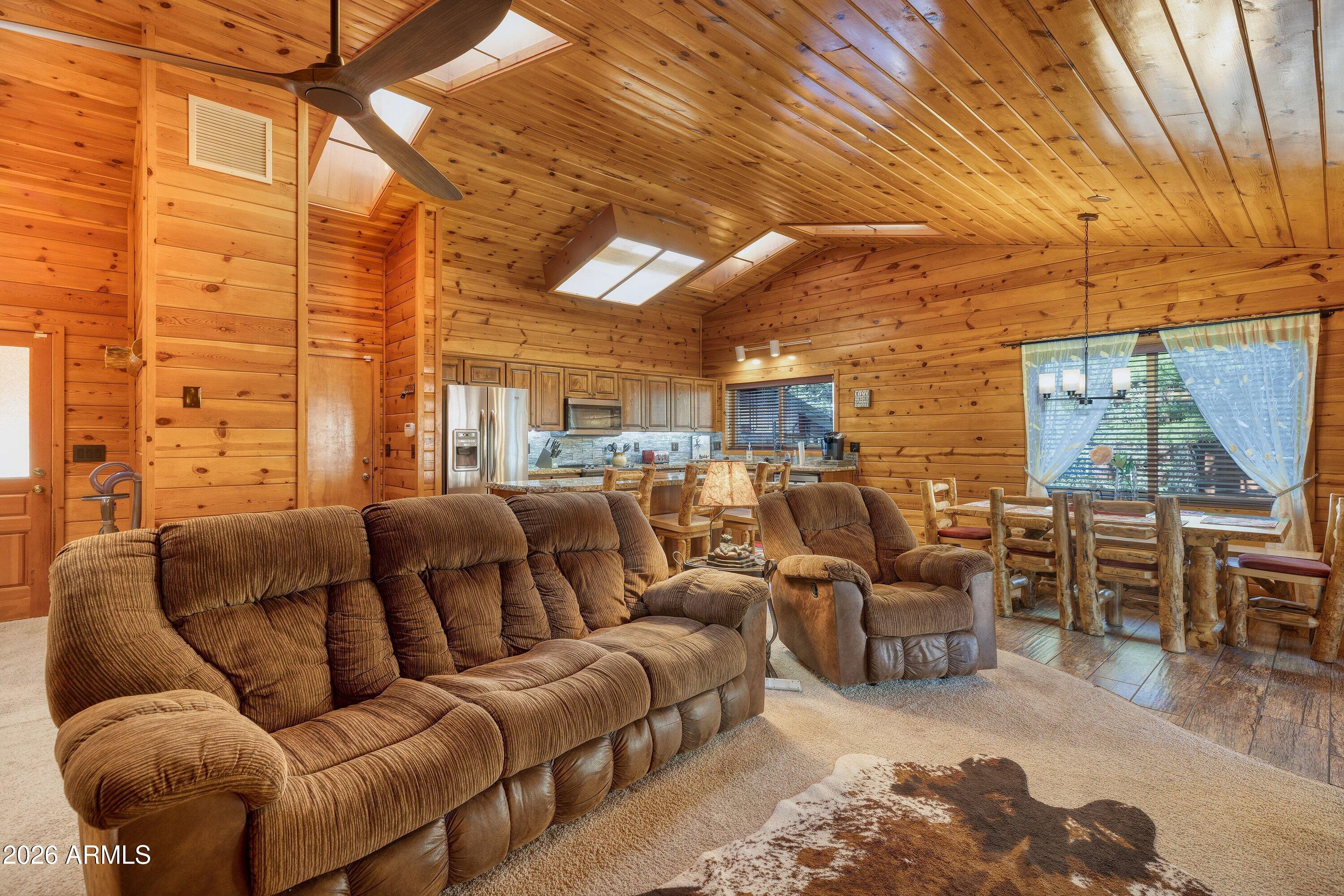 PINETOP LAKES COUNTRY CLUB UNIT 3 - Residential