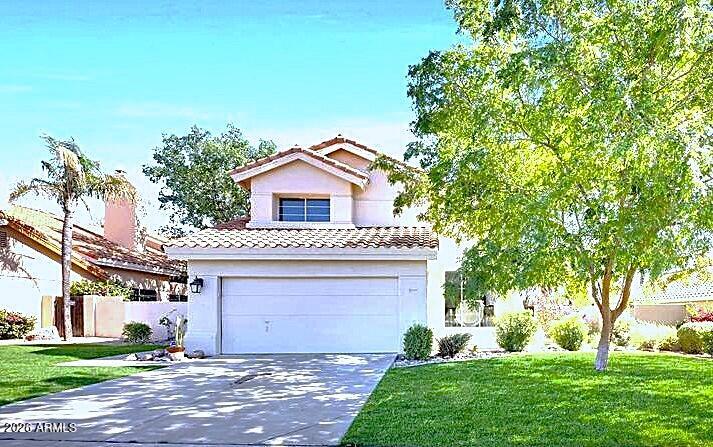 CHARMING AND INVITING HOME WITH A WARM AND COZY, THIS BEAUTIFULLY DESIGNED FLOOR PLAN FEATURES TRAVERTINE FLOORING, 3 BEDROOMS, 2.5 BATHROOMS, A 2-CAR GARAGE, TWO-STORY, MEZZANINE THAT ADDS CHARACTER AND ARCHITECTURAL APPEAL.
KITCHEN WITH GRANITE COUNTERTOPS OPENS TO A UNIQUE LIGHT-FILLED FLOOR PLAN ENHANCED BY SKYLIGHTS AND A DRAMATIC SUNKEN LIVING ROOM. ENJOY RELAXING VIEWS OF THE PLAY POOL AND PRIVATE BACKYARD, PERFECT FOR QUIET EVENINGS AT HOME, RED MOUNTAIN RANCH COMMUNITY OFFERS AN EXCEPTIONAL CLUBHOUSE AND ACCESS TO A SPECTACULAR Pete Dye Signature Golf Course -- A DREAM SETTING FOR GOLF ENTHUSIASTS AND THOSE SEEKING RESORT-STYLE, MAKE IT YOUR OWN!