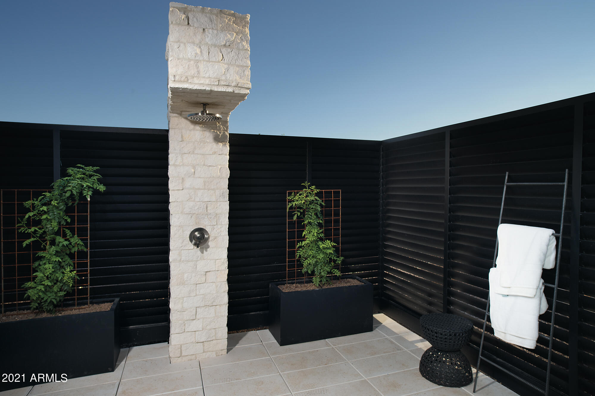 Solitude 
HV91 - Residential