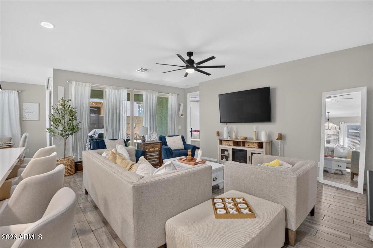 EASTMARK DU 3/4 NORTH PHASE 4 MDR - Residential