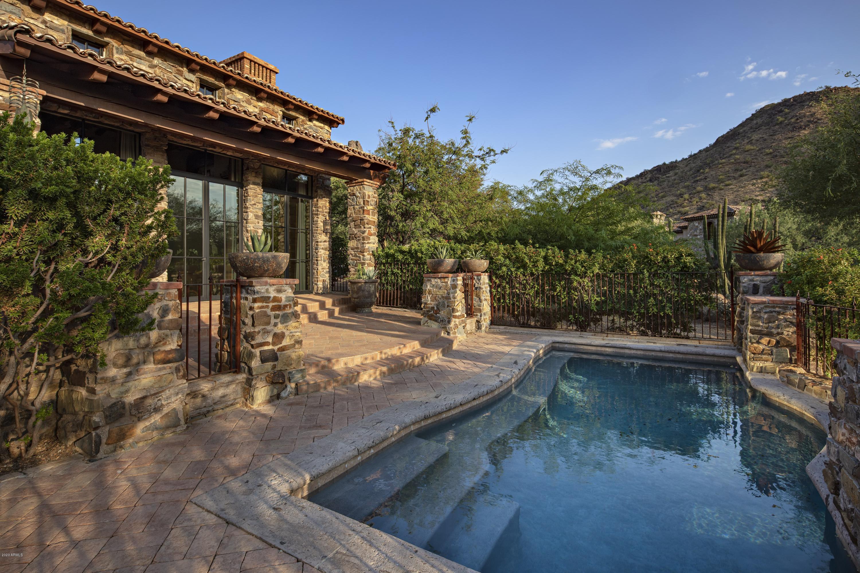 ESTANCIA - Residential