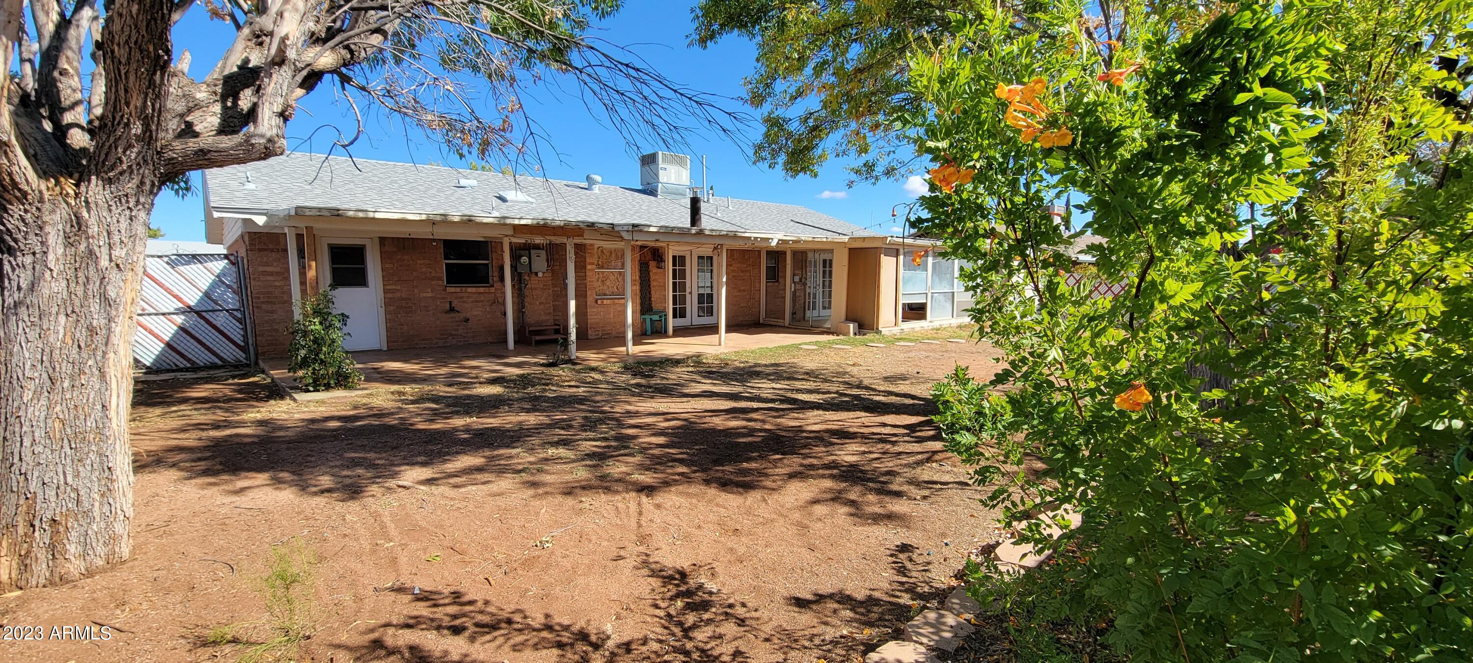 KINGS MANOR - Residential