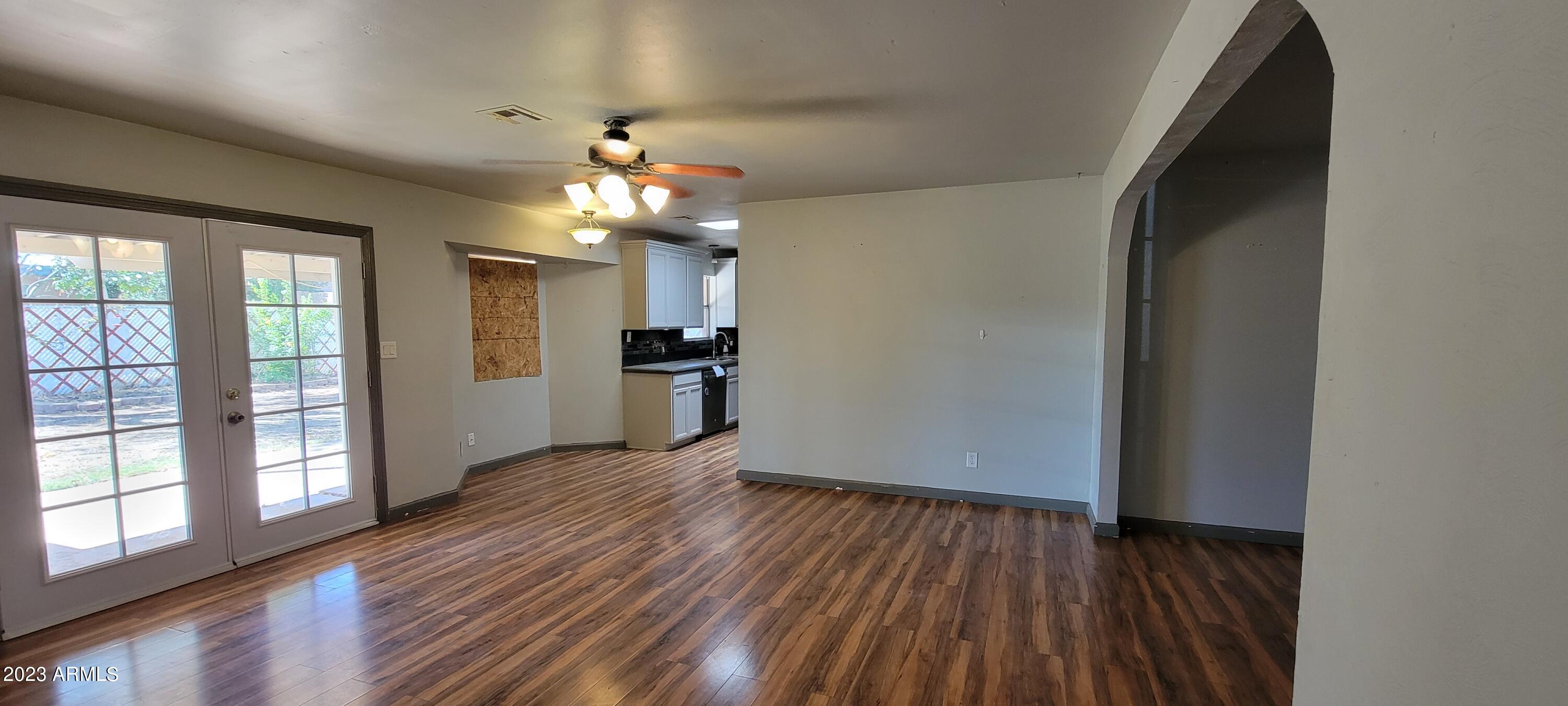 KINGS MANOR - Residential