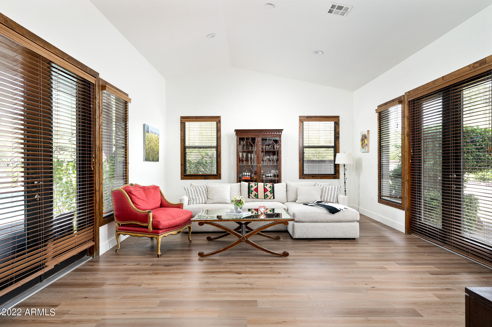 BRET HILLS - Residential